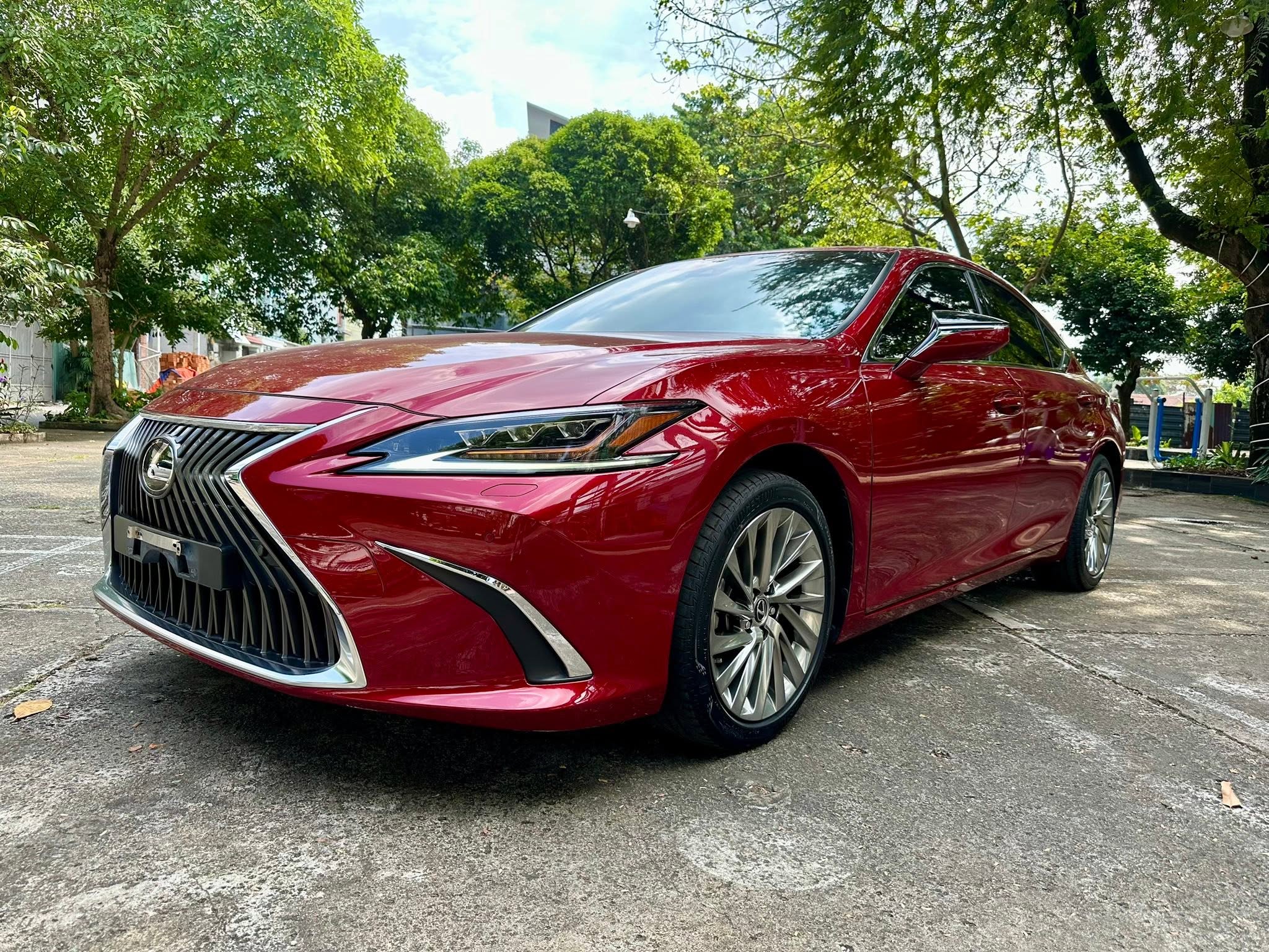 Cần bán Lexus ES 250 năm sản xuất 2022, màu đỏ, nhập khẩu, giá 1.899tỉ