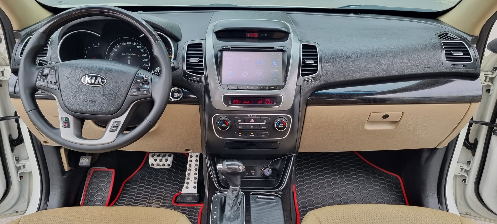 Cần bán xe Kia Sorento DATH Full máy dầu năm sản xuất 2019, màu trắng, giá chỉ 590 triệu