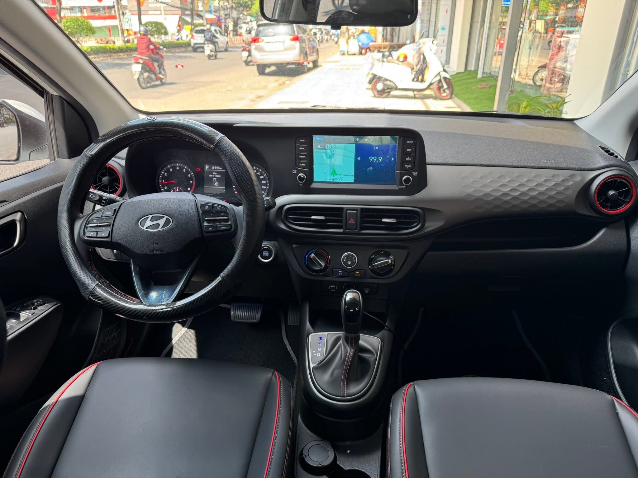 Bán Hyundai i10 1.2 AT năm sản xuất 2025, màu trắng, giá chỉ 399 triệu