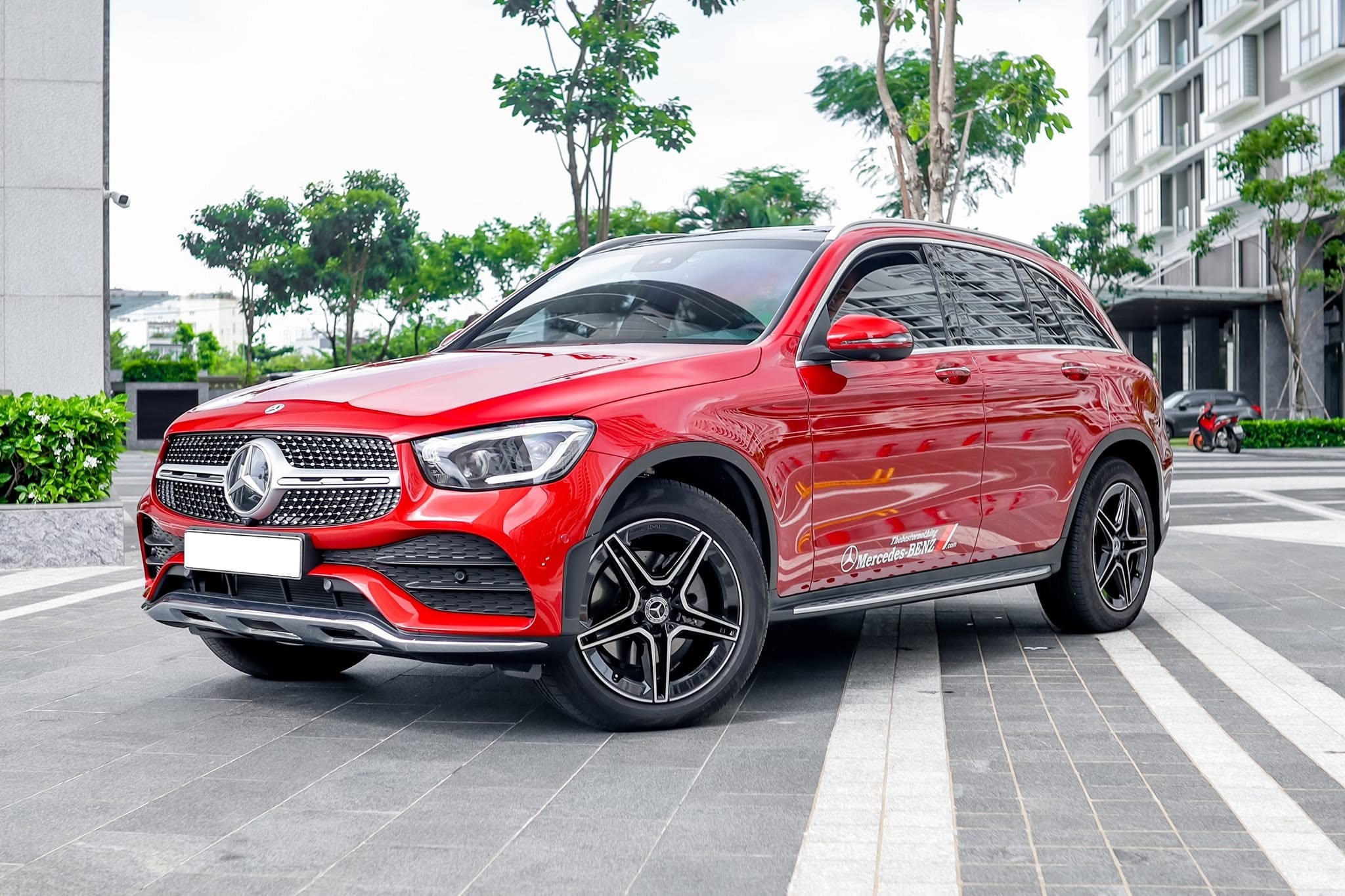 Cần bán xe Mercedes-Benz GLC-Class 300 4Matic năm sản xuất 2022, màu đỏ, giá 1.539tỉ