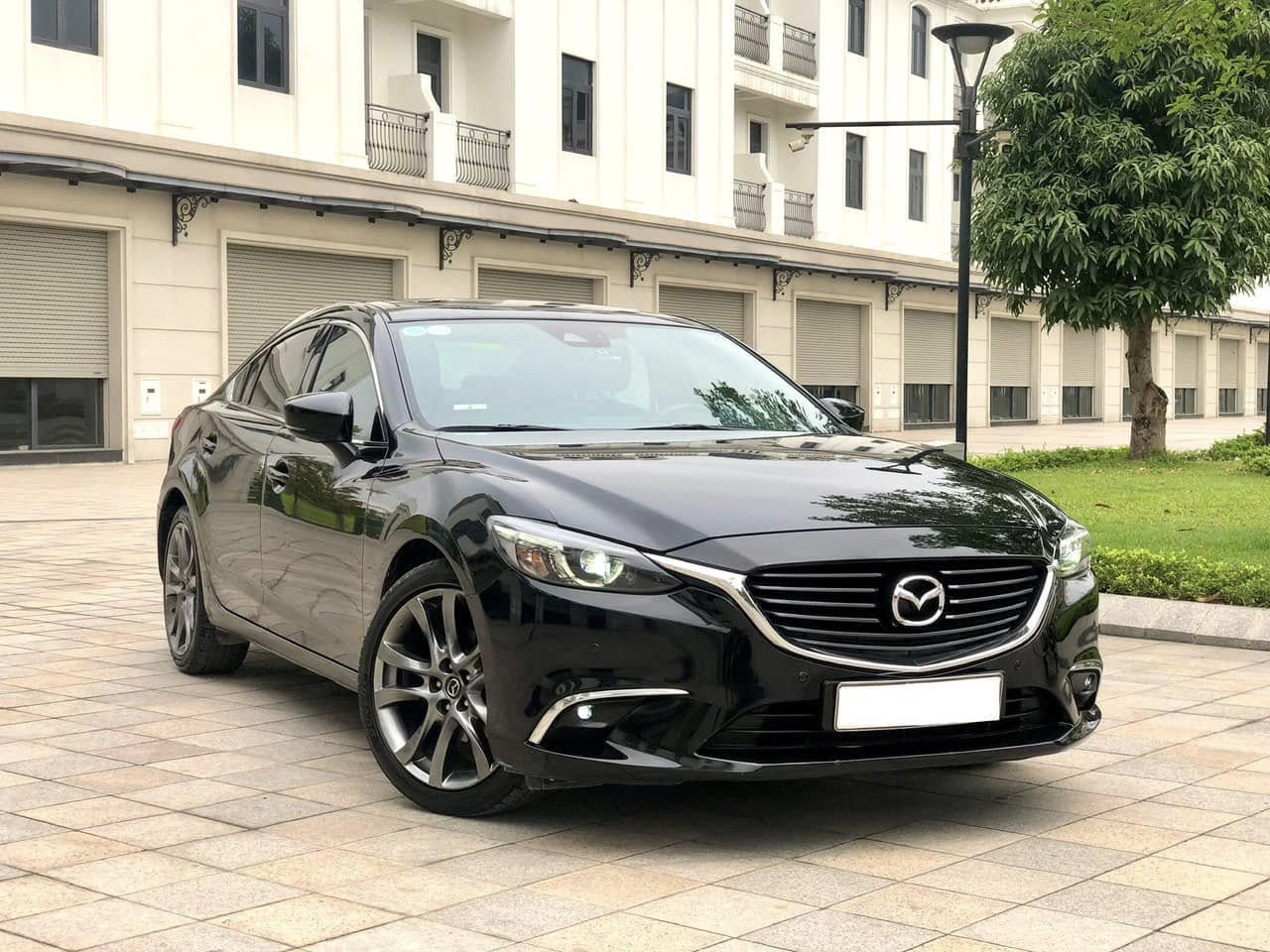 Cần bán Mazda Mazda 6 Premium 2.5 AT năm sản xuất 2019, màu đen
