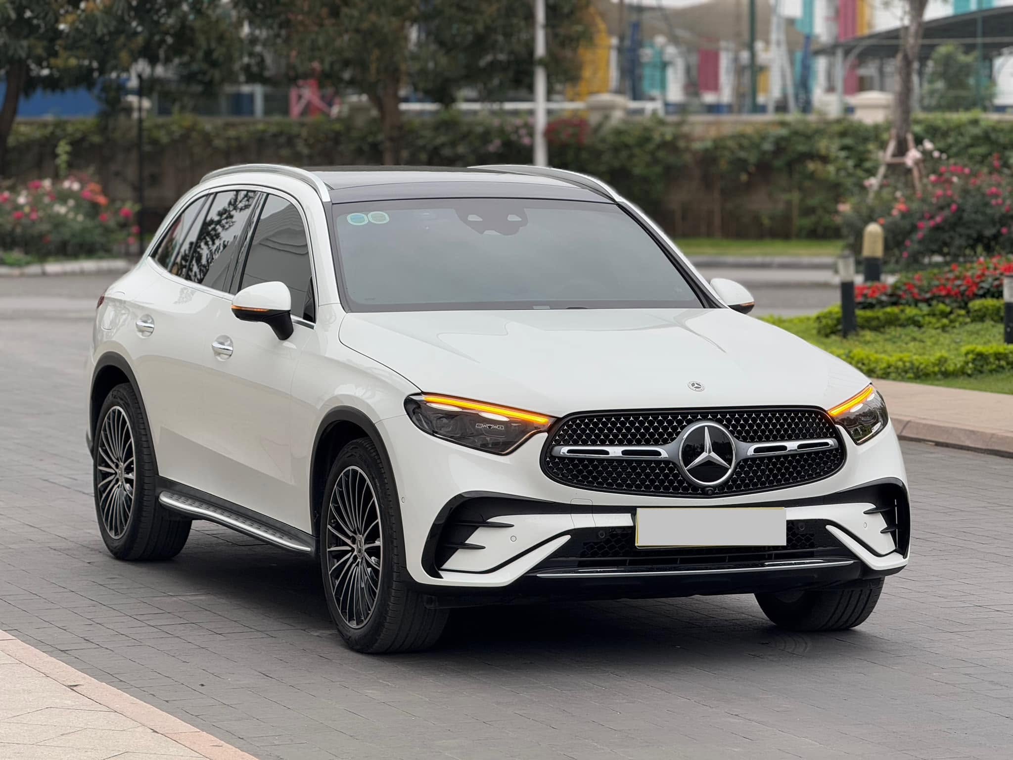 Bán Mercedes-Benz GLC-Class 300 4Matic năm 2024, màu trắng