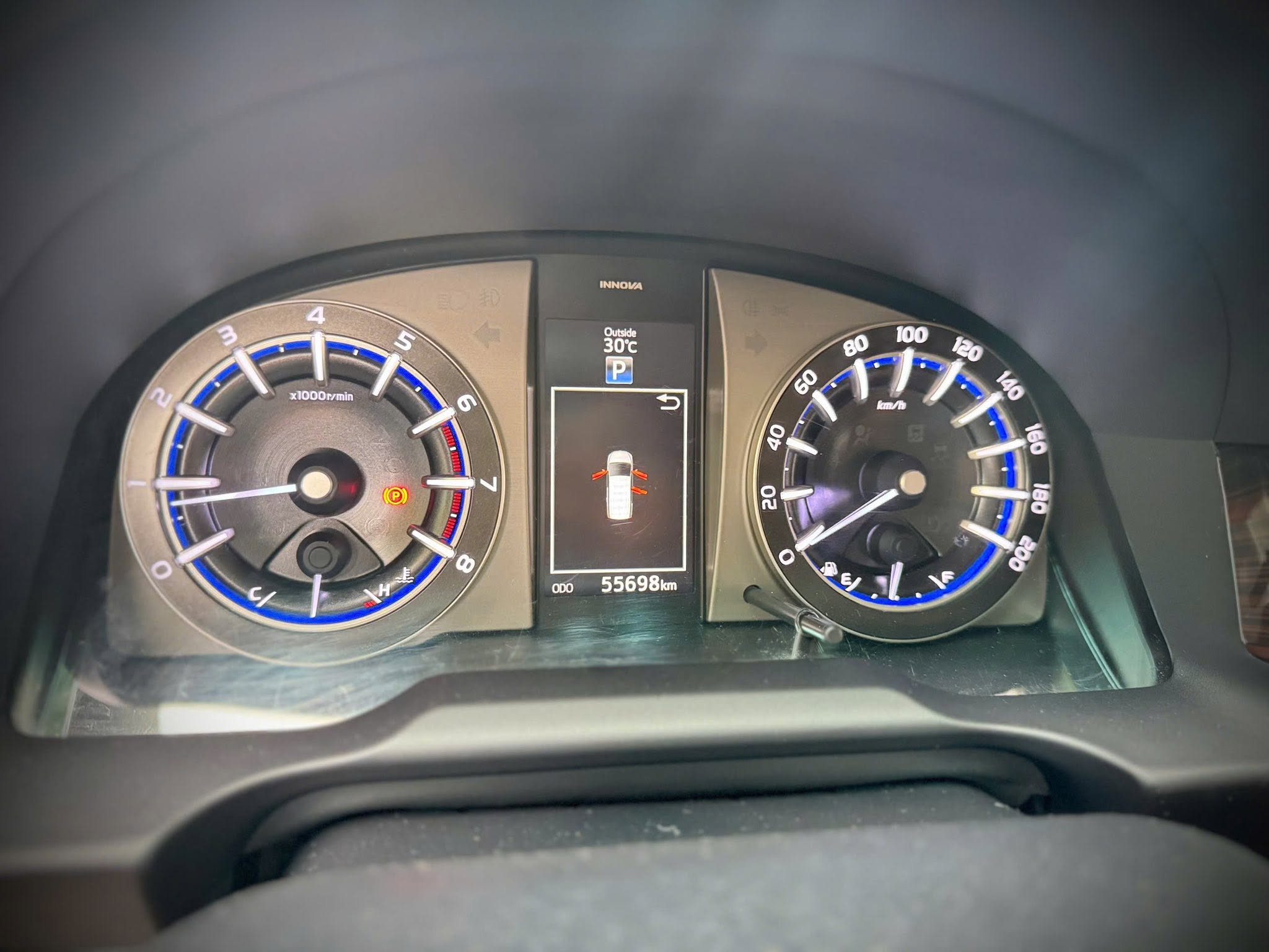 Cần bán Toyota Innova 2.0V năm 2019, màu đồng