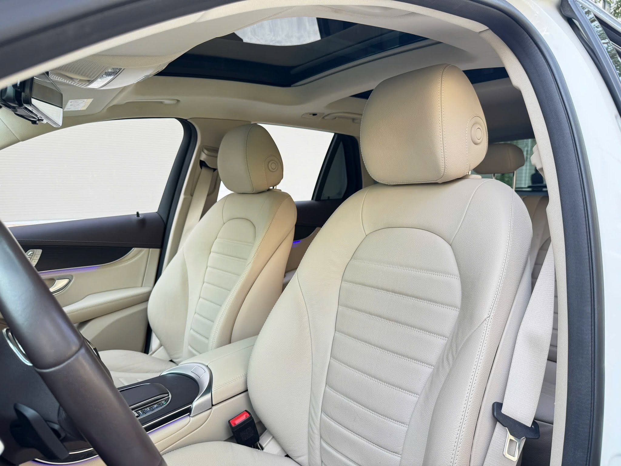 Bán Mercedes-Benz GLC-Class 300 4Matic năm sản xuất 2022, màu trắng, giá tốt