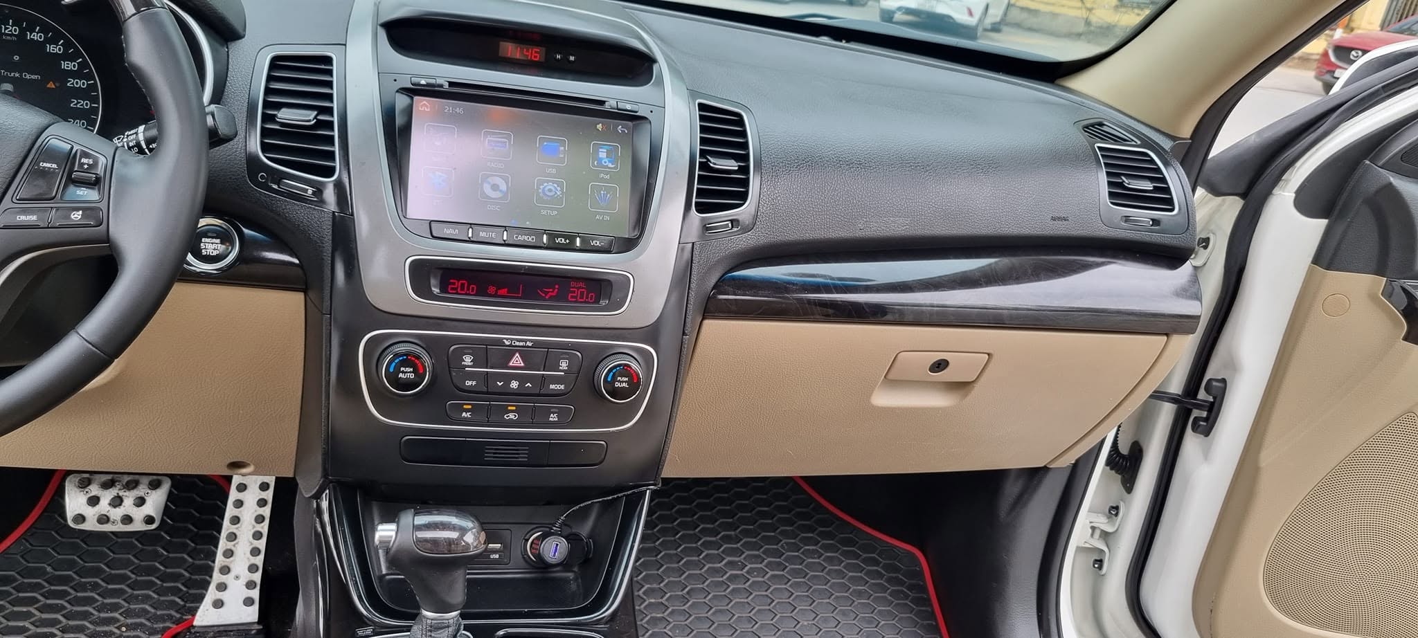 Cần bán xe Kia Sorento DATH Full máy dầu năm sản xuất 2019, màu trắng, giá chỉ 590 triệu