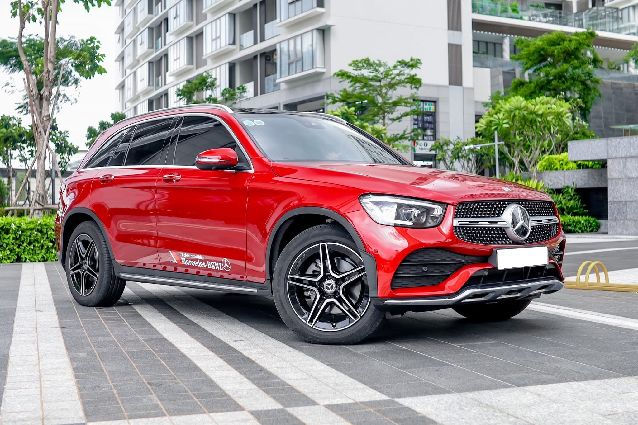 Cần bán xe Mercedes-Benz GLC-Class 300 4Matic năm sản xuất 2022, màu đỏ, giá 1.539tỉ