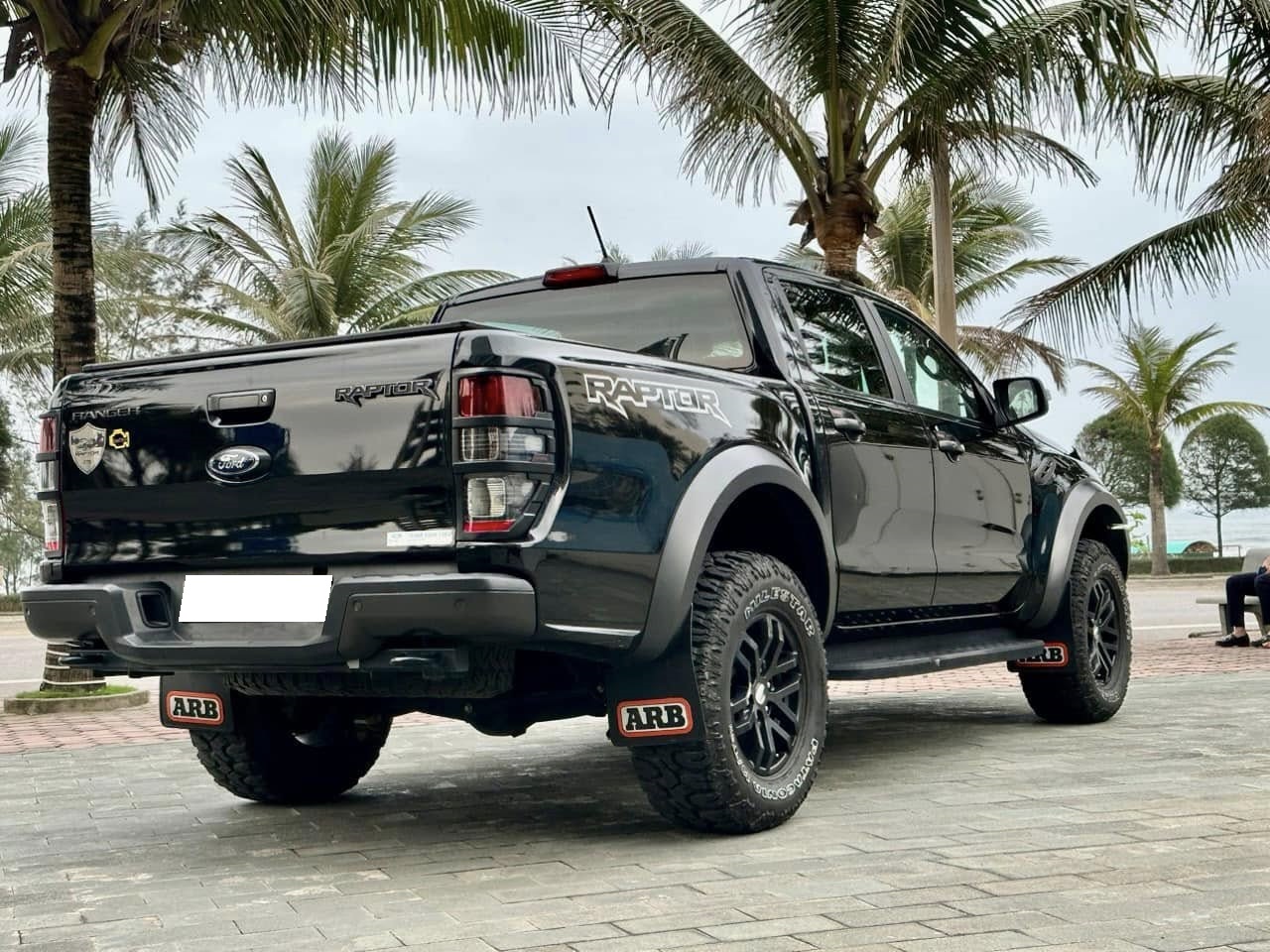 Bán ô tô Ford Ranger Raptor 2.0L 4x4 AT sản xuất 2020, màu đen, nhập khẩu