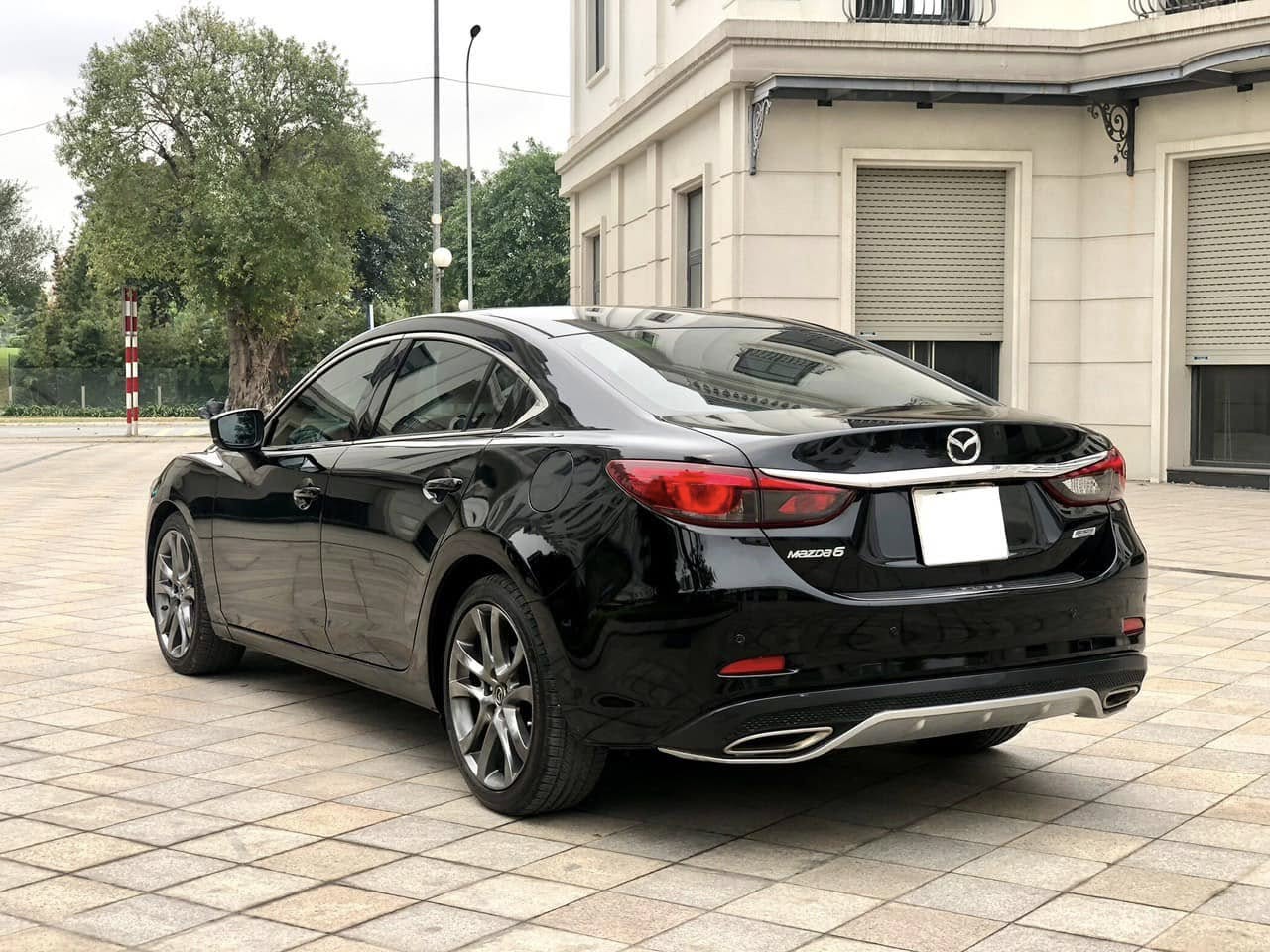Cần bán Mazda Mazda 6 Premium 2.5 AT năm sản xuất 2019, màu đen