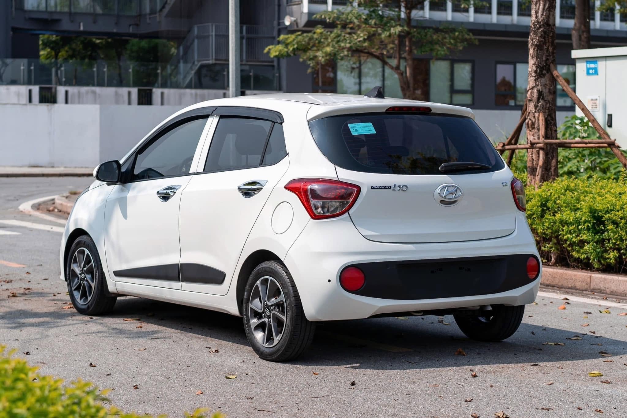 Bán ô tô Hyundai Grand i10 1.2 AT sản xuất năm 2020, màu trắng