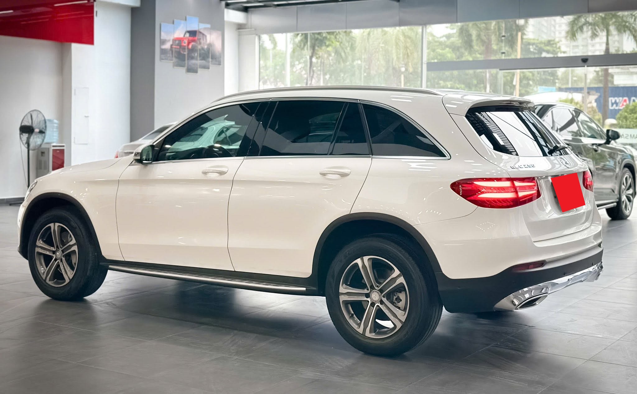 Bán Mercedes-Benz GLC-Class 250 4Matic năm sản xuất 2018, màu trắng