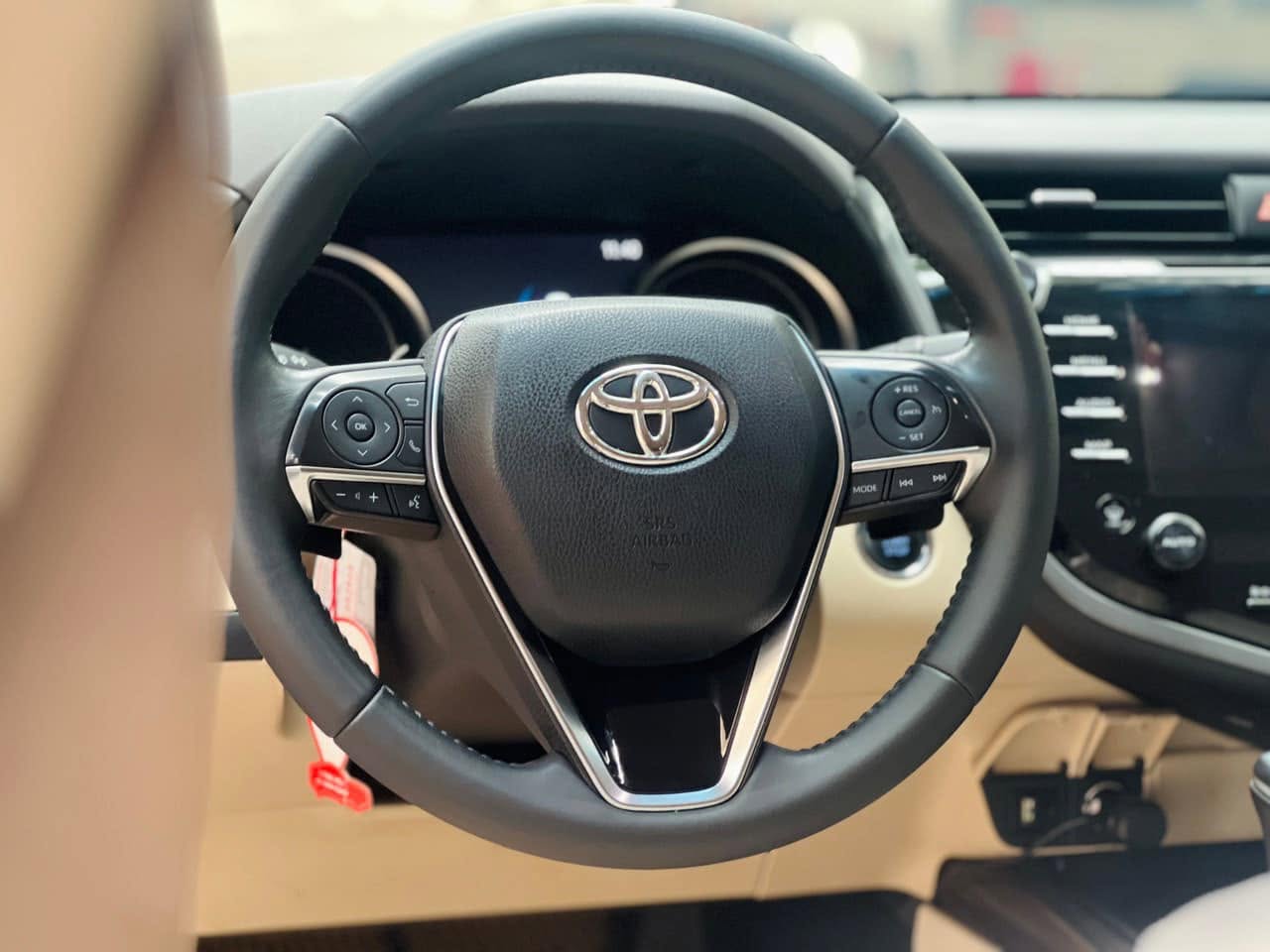 Cần bán Toyota Camry 2.5Q sản xuất 2020, màu đen, xe nhập giá cạnh tranh