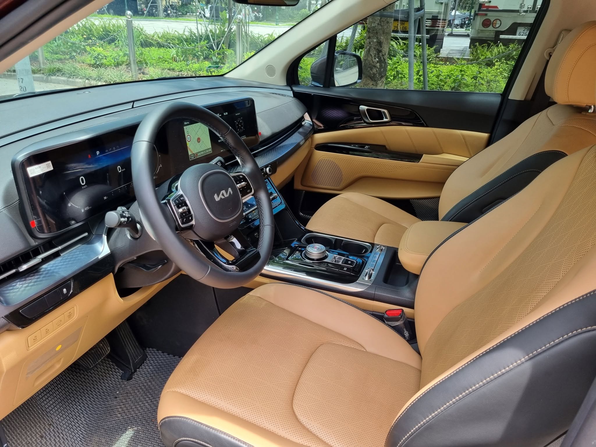 Cần bán Kia Carnival Premium 2.2D 8S năm sản xuất 2023, màu đỏ, giá chỉ 999 triệu