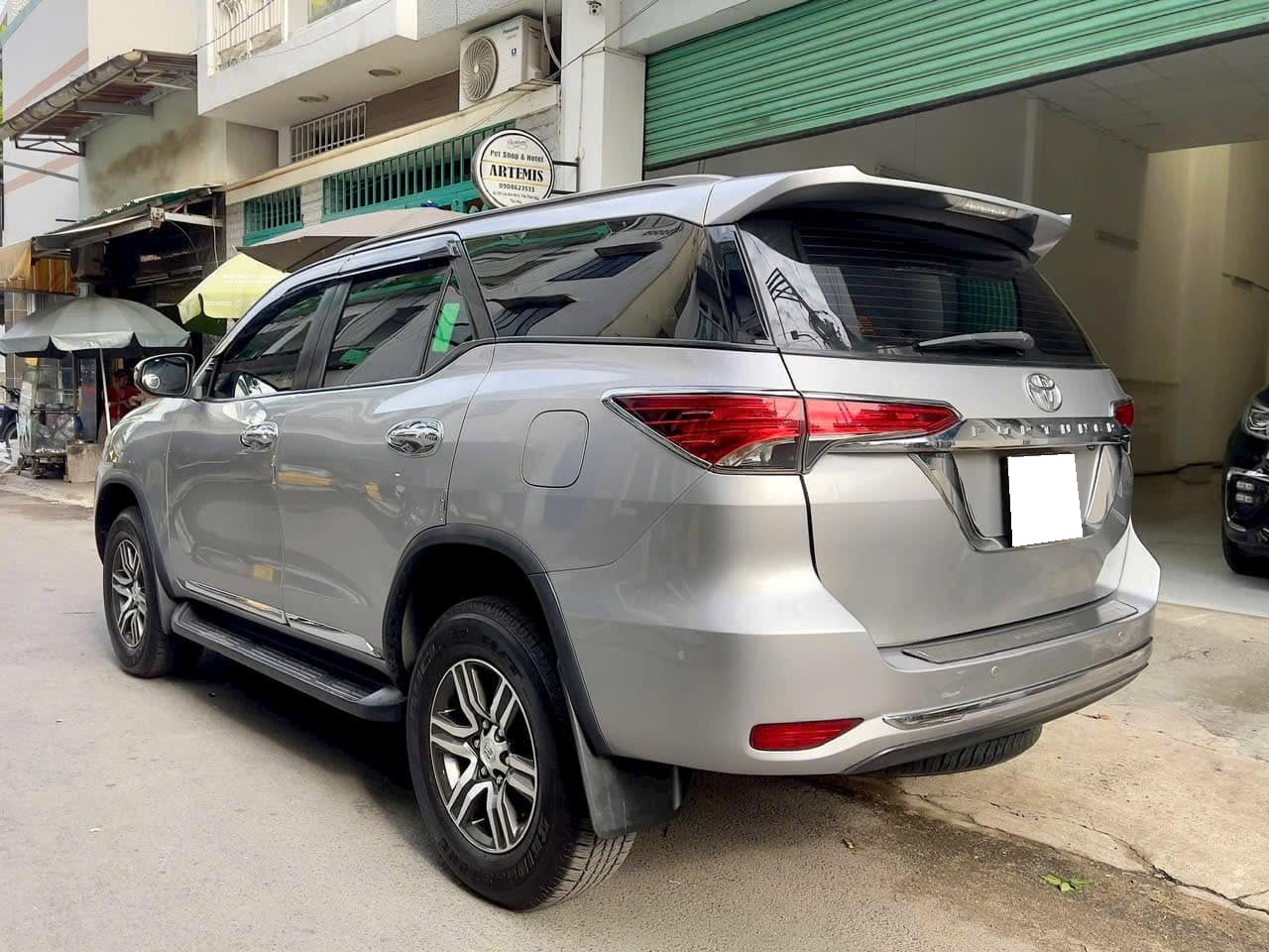 Cần bán xe Toyota Fortuner 2.4G 4x2 AT năm sản xuất 2019, màu bạc, xe nhập giá cạnh tranh