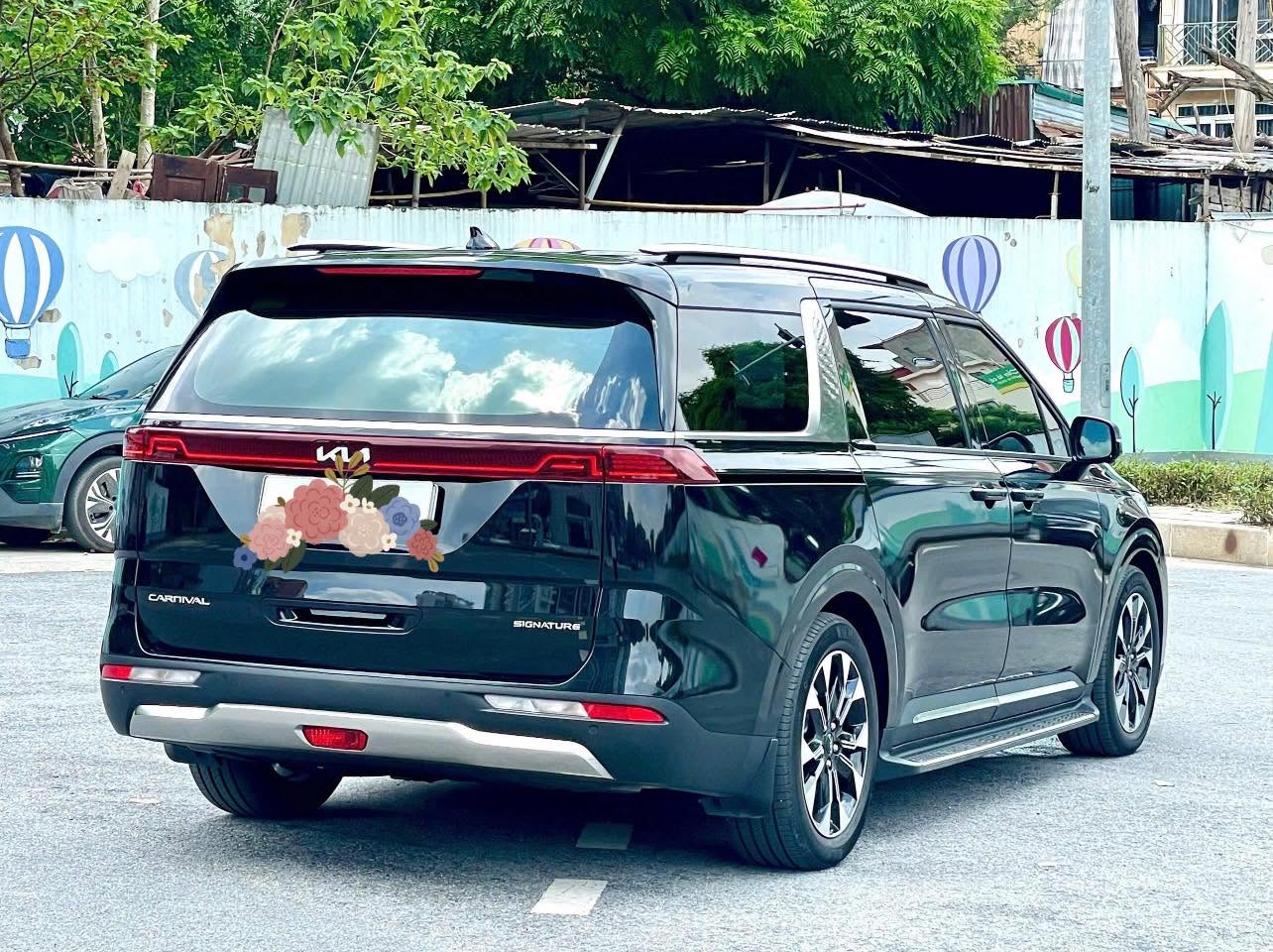 Cần bán xe Kia Carnival Signature 2.2D Full dầu sản xuất 2024, màu đen