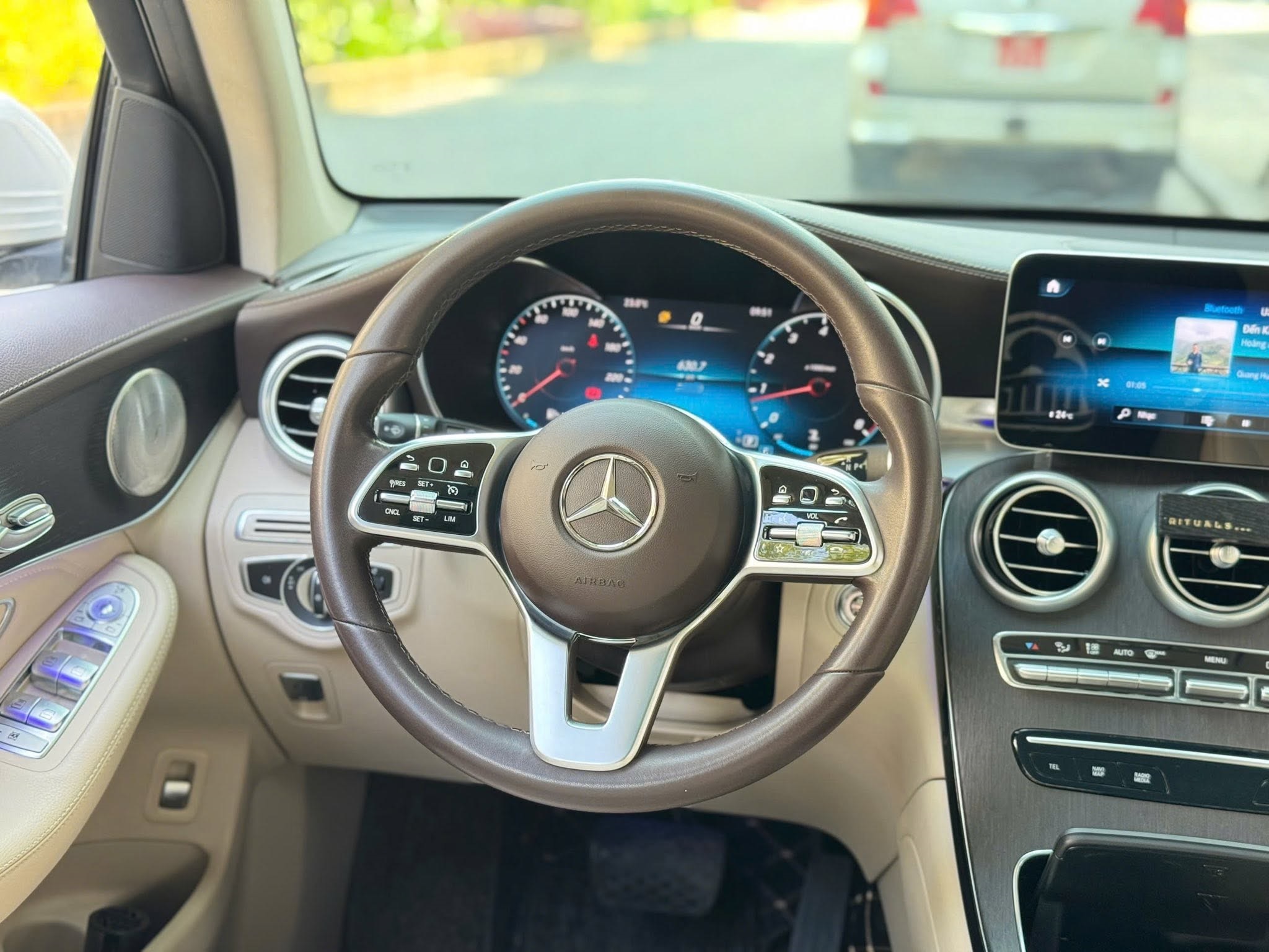 Bán Mercedes-Benz GLC-Class 300 4Matic năm sản xuất 2022, màu trắng, giá tốt