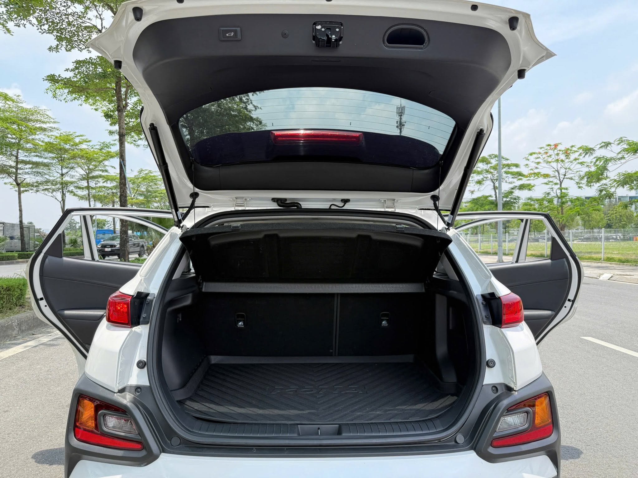Bán ô tô Hyundai Kona Đặc Biệt 2.0 AT năm sản xuất 2021, màu trắng, 475 triệu