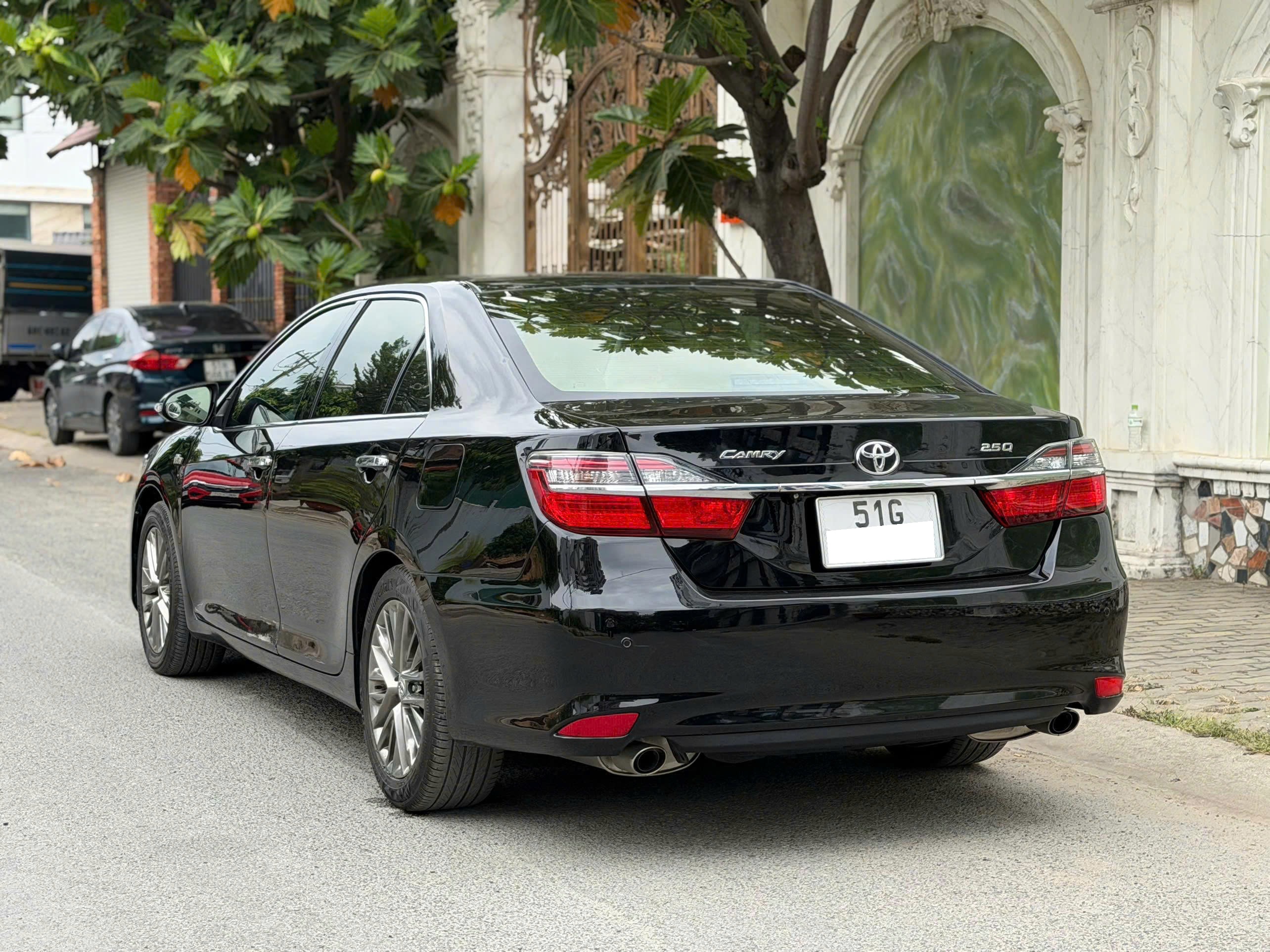 Bán xe Toyota Camry 2.5Q năm sản xuất 2017, màu đen
