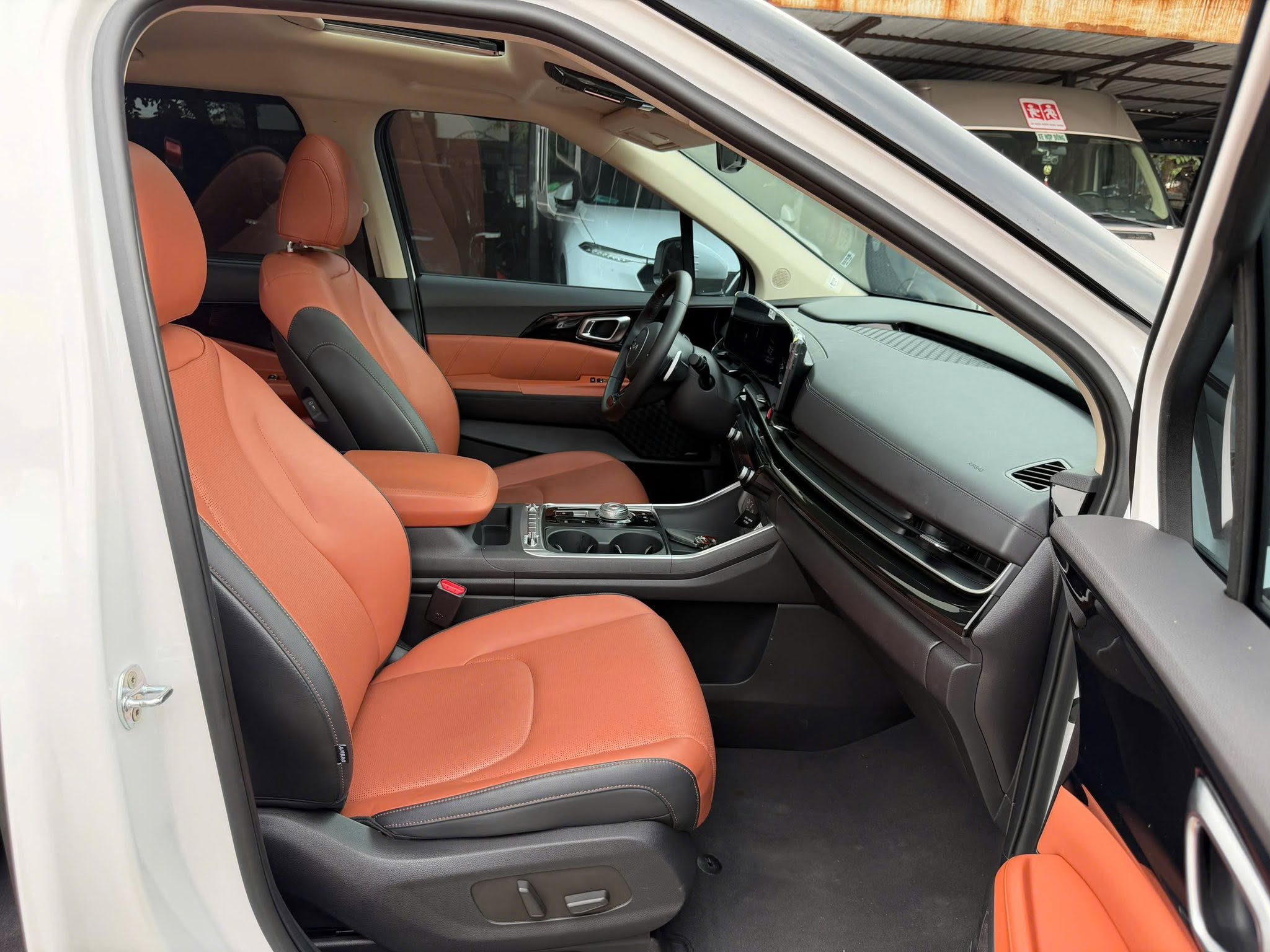 Bán Kia Carnival Signature 2.2D Full dầu năm sản xuất 2025, màu trắng
