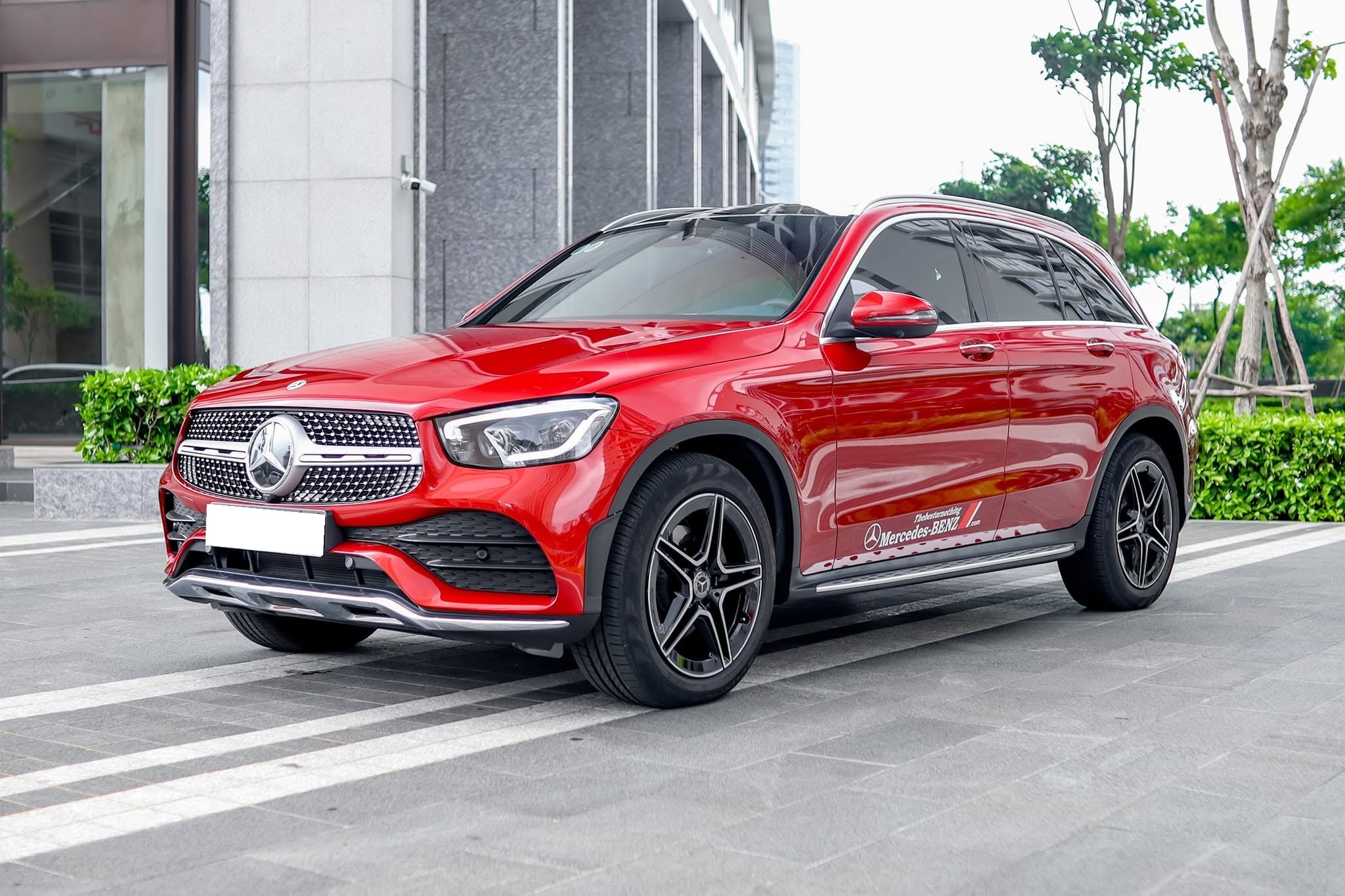 Cần bán xe Mercedes-Benz GLC-Class 300 4Matic năm sản xuất 2022, màu đỏ, giá 1.539tỉ