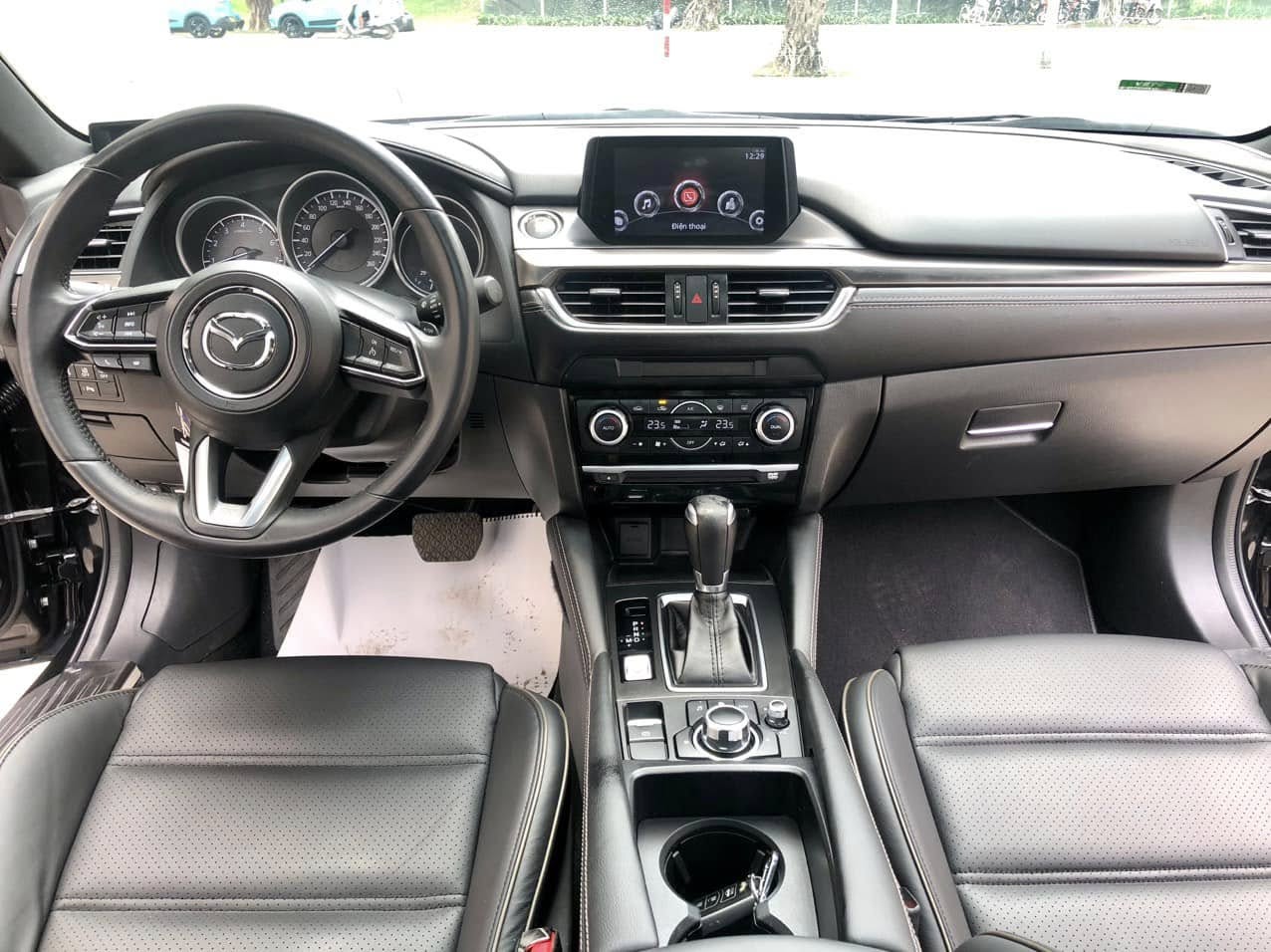 Cần bán Mazda Mazda 6 Premium 2.5 AT năm sản xuất 2019, màu đen