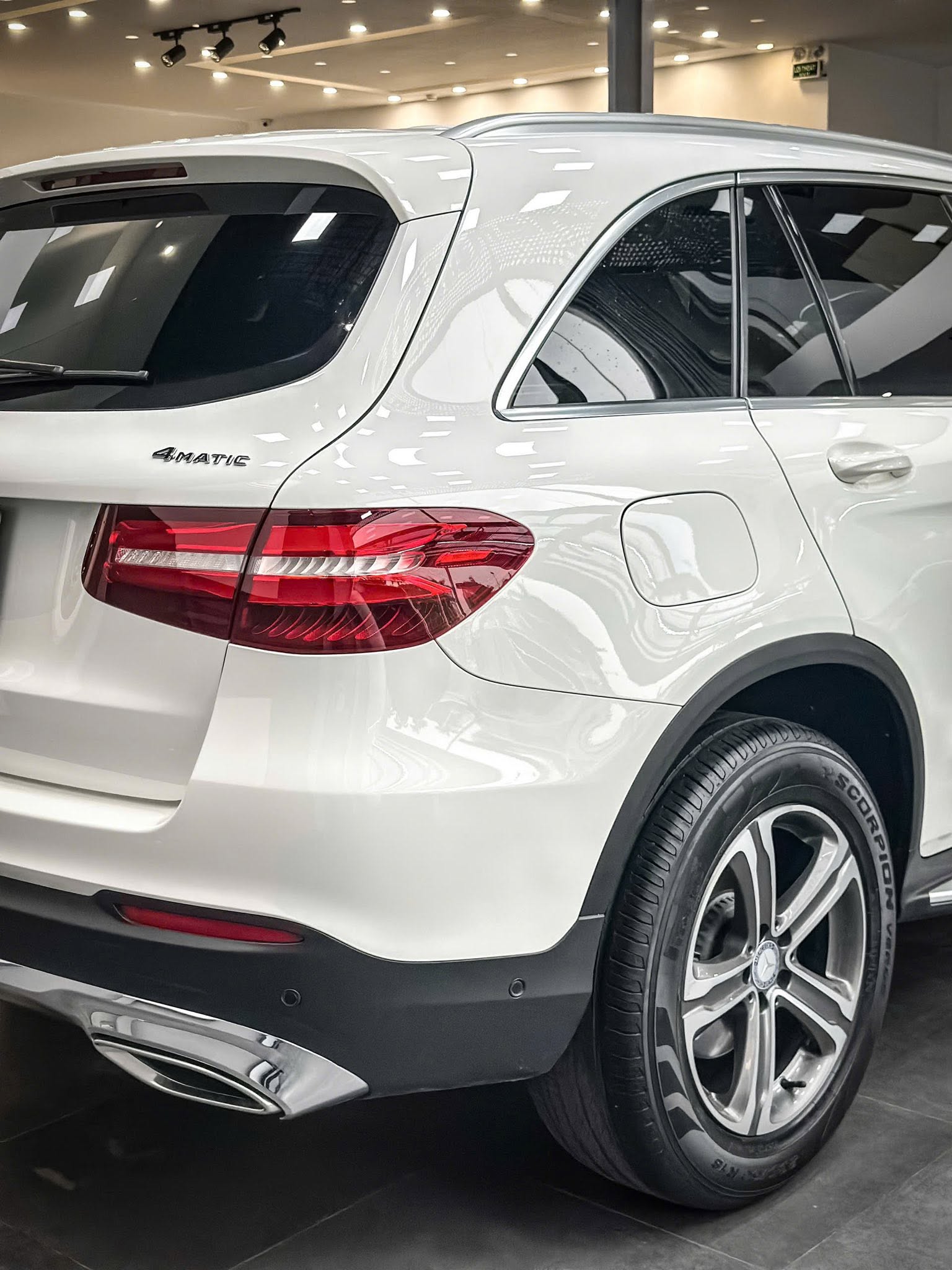Bán Mercedes-Benz GLC-Class 250 4Matic năm sản xuất 2018, màu trắng