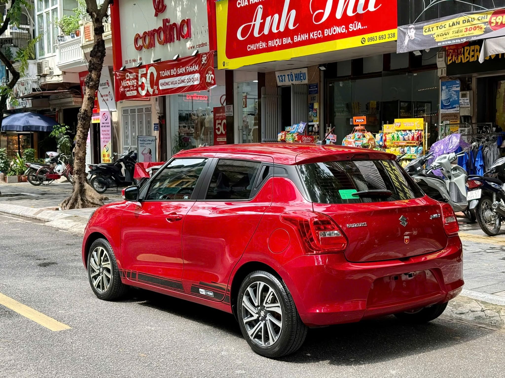 Cần bán Suzuki Swift GLX 1.2 AT sản xuất 2023, màu đỏ, xe nhập giá cạnh tranh