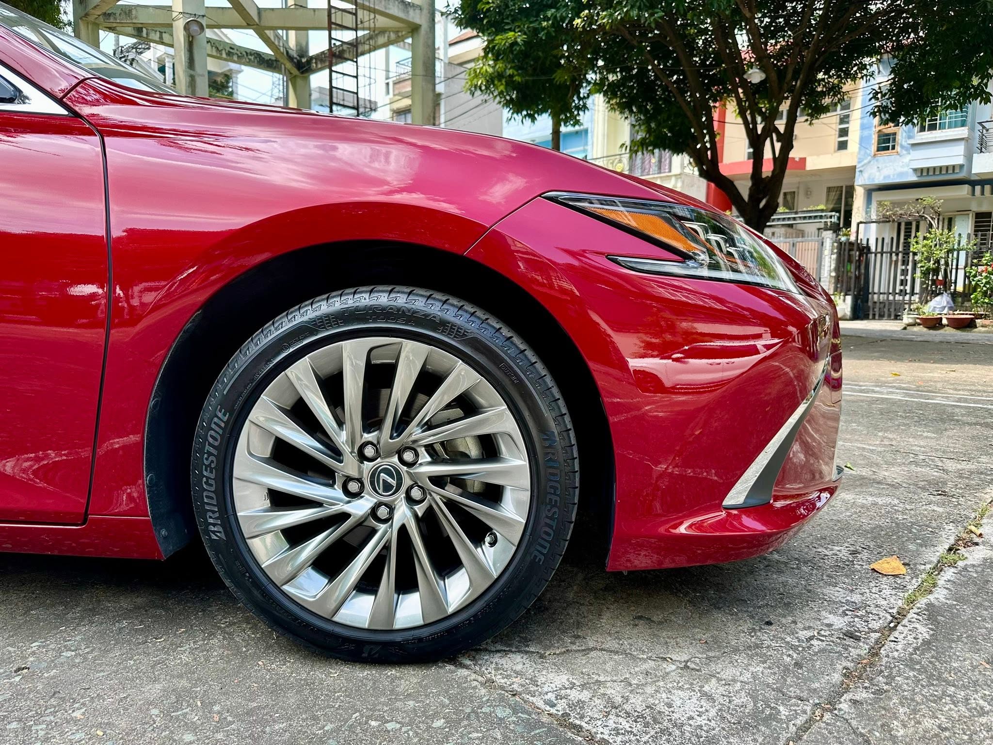 Cần bán Lexus ES 250 năm sản xuất 2022, màu đỏ, nhập khẩu, giá 1.899tỉ