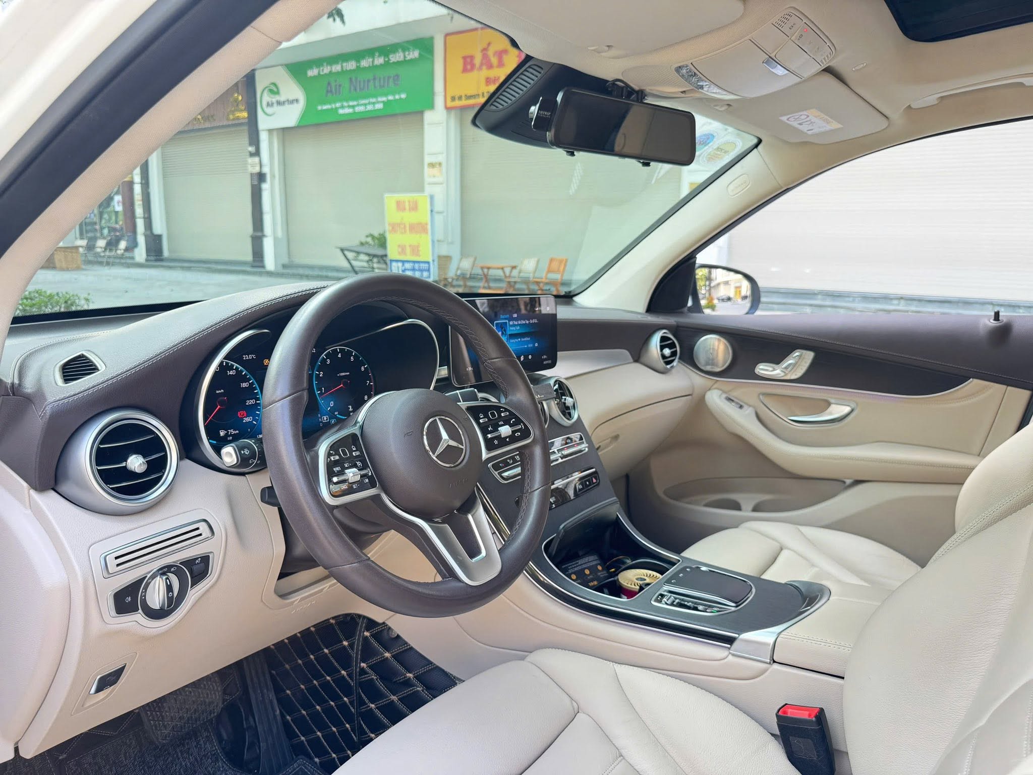 Bán Mercedes-Benz GLC-Class 300 4Matic năm sản xuất 2022, màu trắng, giá tốt
