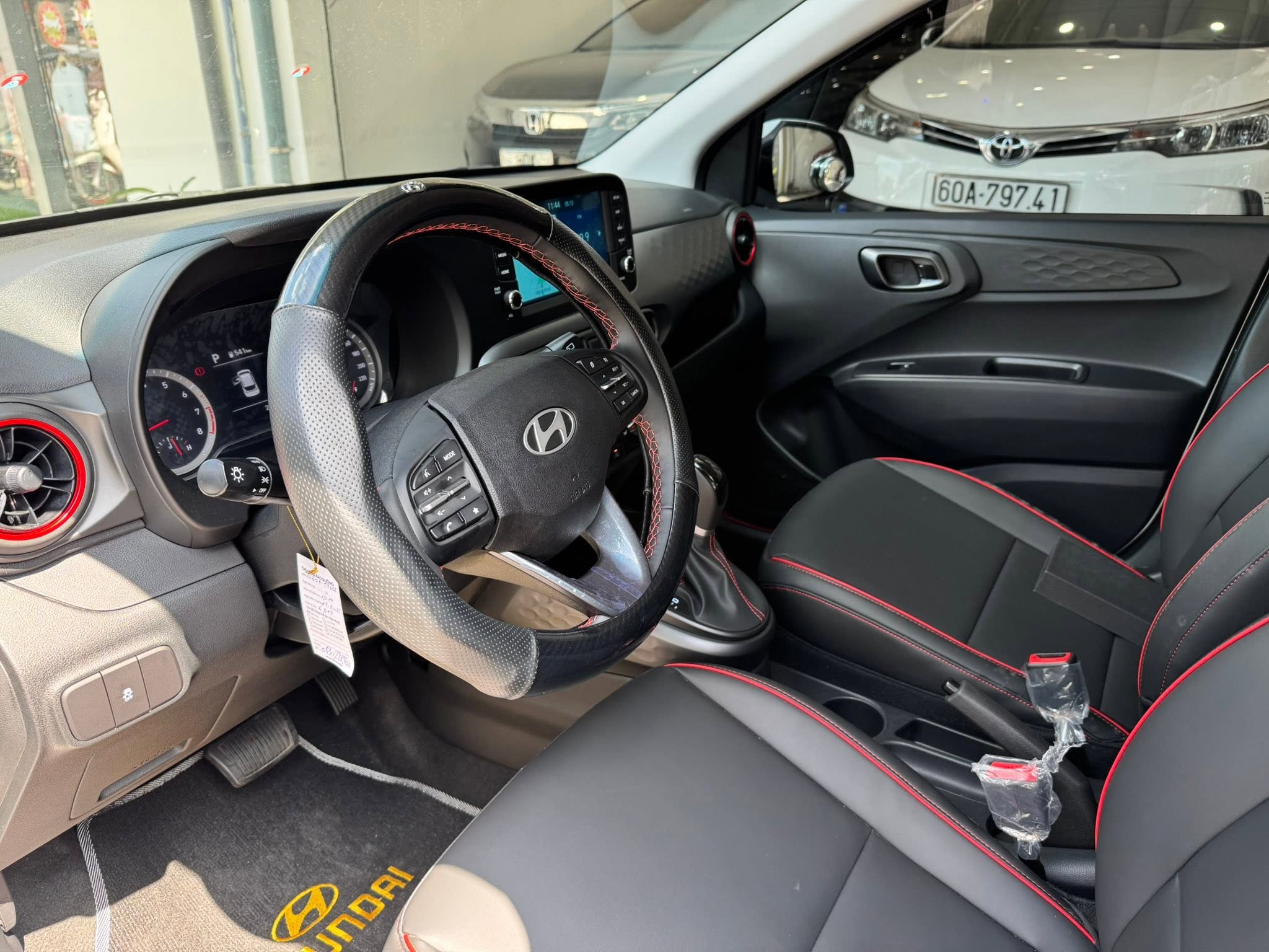 Bán Hyundai i10 1.2 AT năm sản xuất 2025, màu trắng, giá chỉ 399 triệu