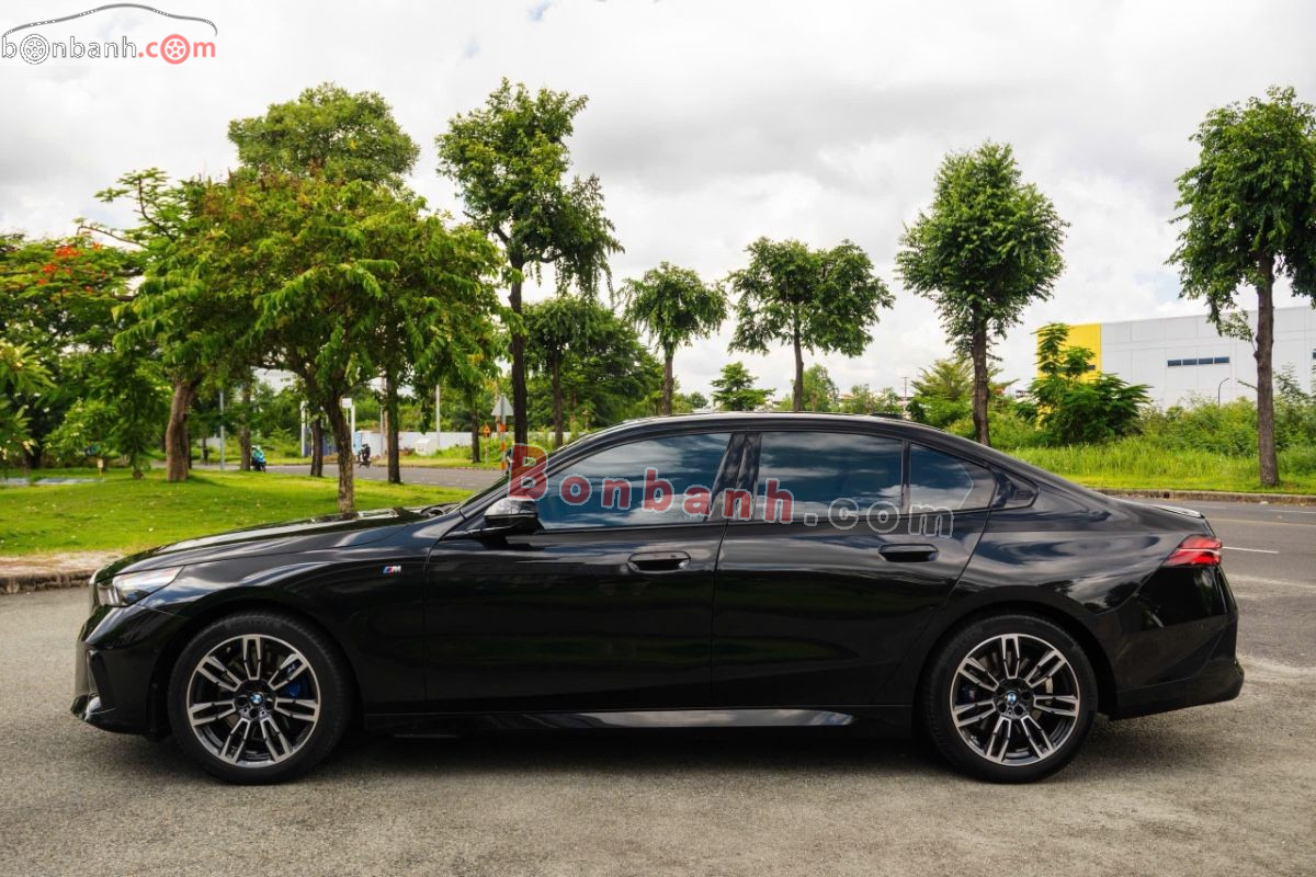 Bán ô tô BMW 5 Series 530i M Sport - 2025 - xe cũ