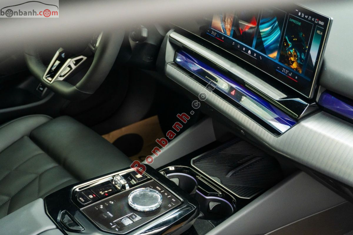 Bán ô tô BMW 5 Series 520i - 2025 - xe cũ