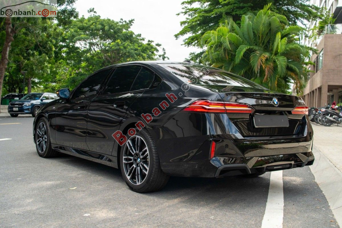 Bán ô tô BMW 5 Series 530i M Sport - 2025 - xe cũ