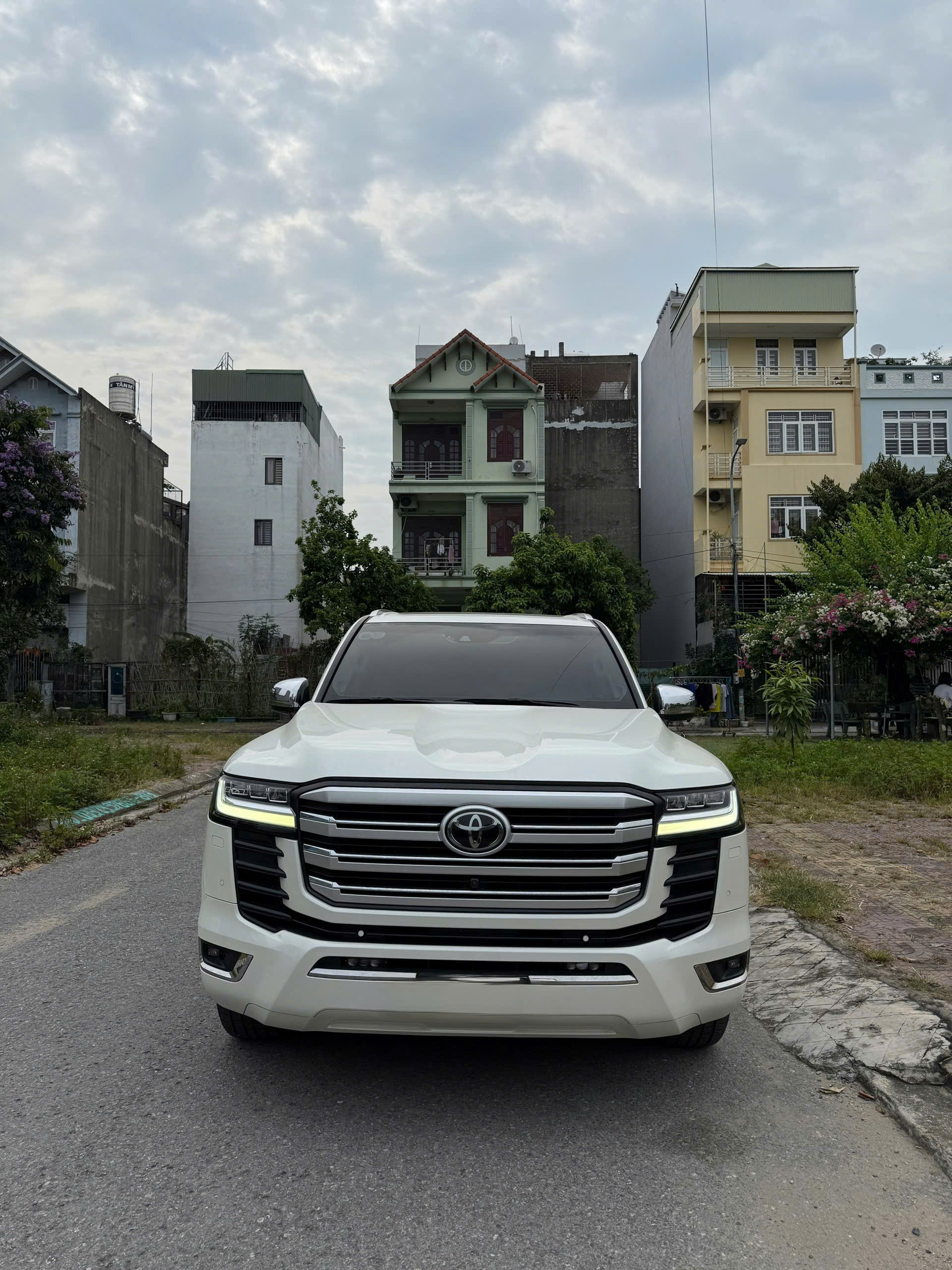 Cần bán Toyota Land Cruiser LC300 năm 2022, màu trắng, nhập khẩu nguyên chiếc