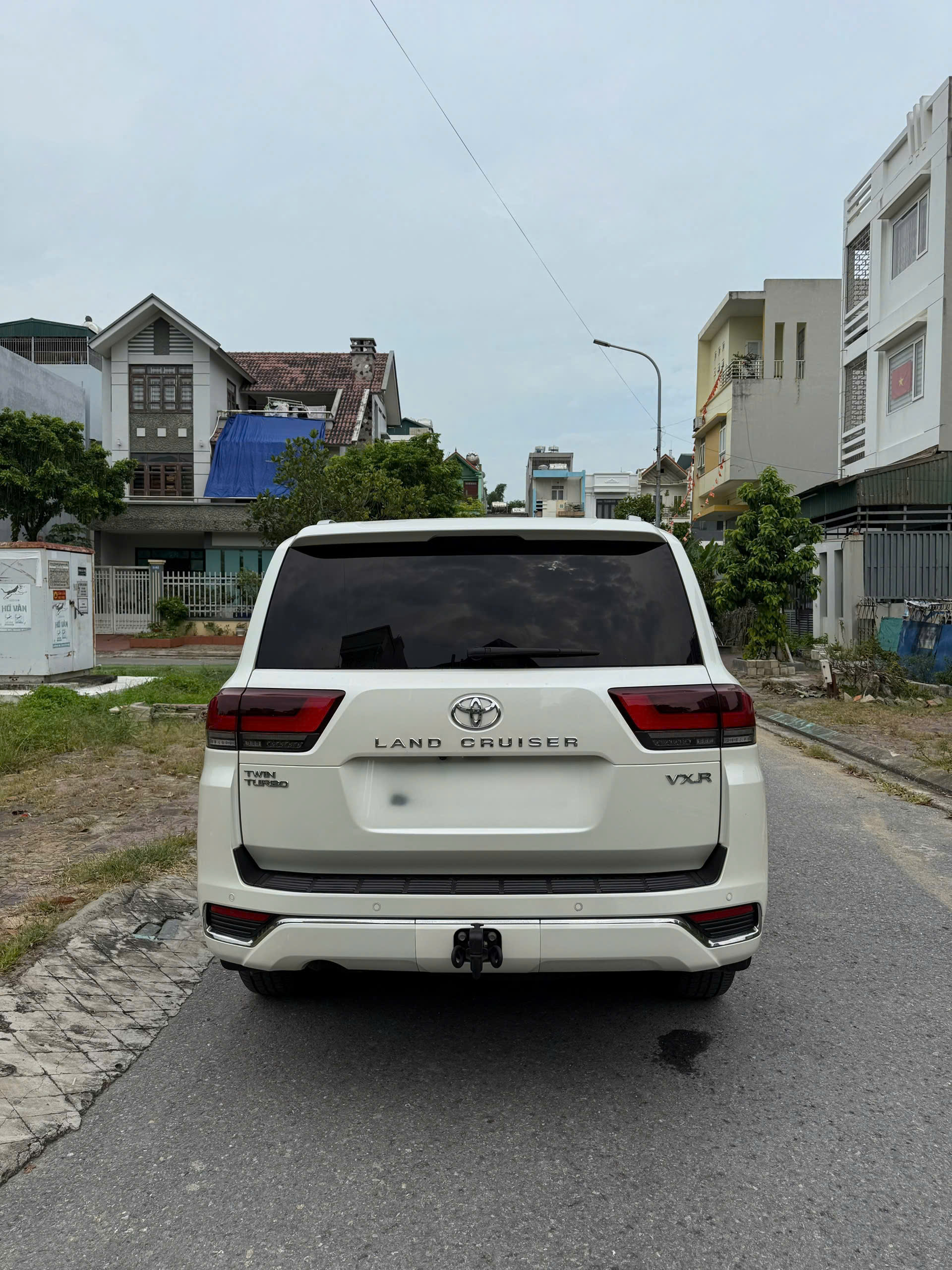 Cần bán Toyota Land Cruiser LC300 năm 2022, màu trắng, nhập khẩu nguyên chiếc