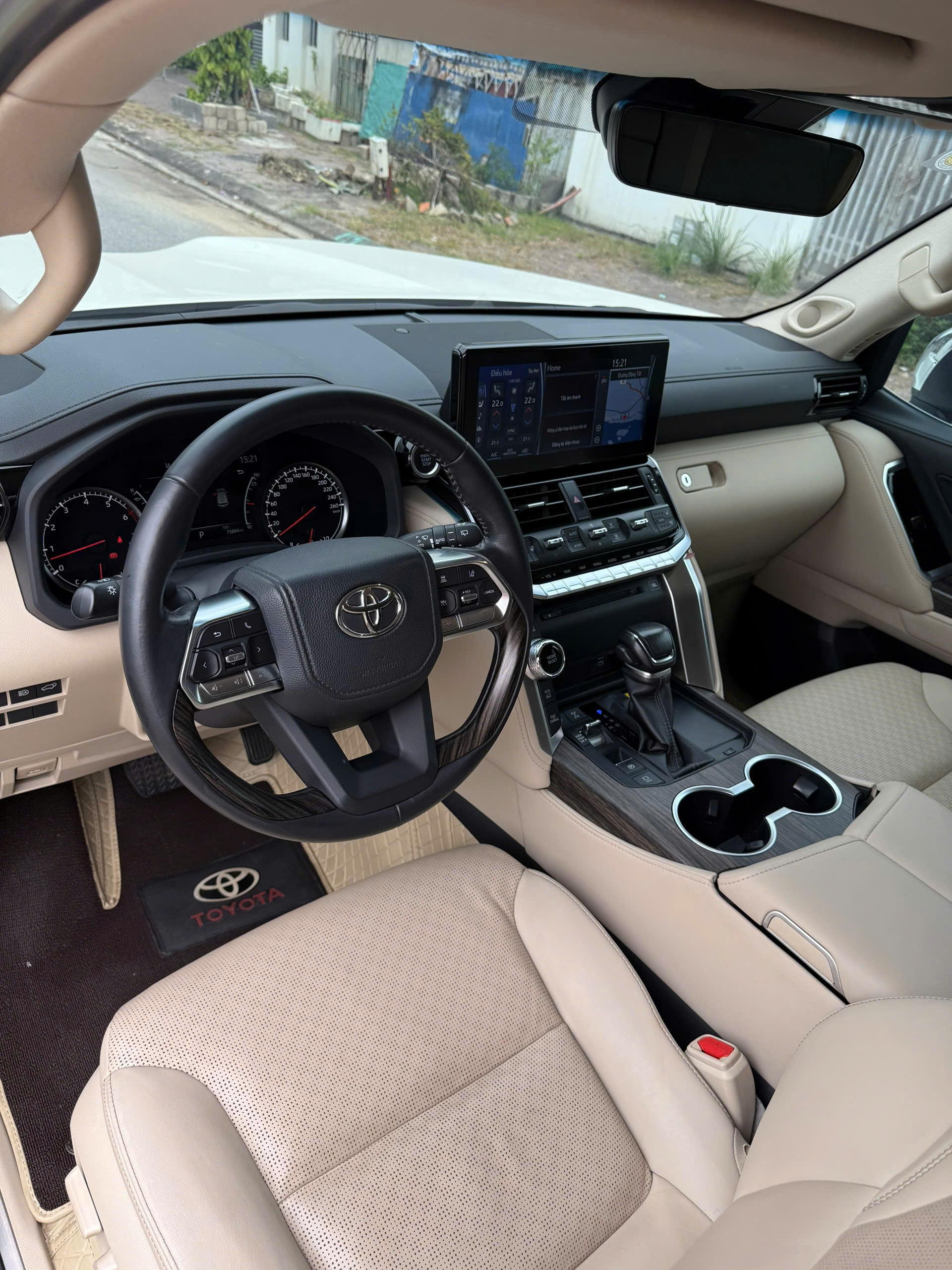 Cần bán Toyota Land Cruiser LC300 năm 2022, màu trắng, nhập khẩu nguyên chiếc