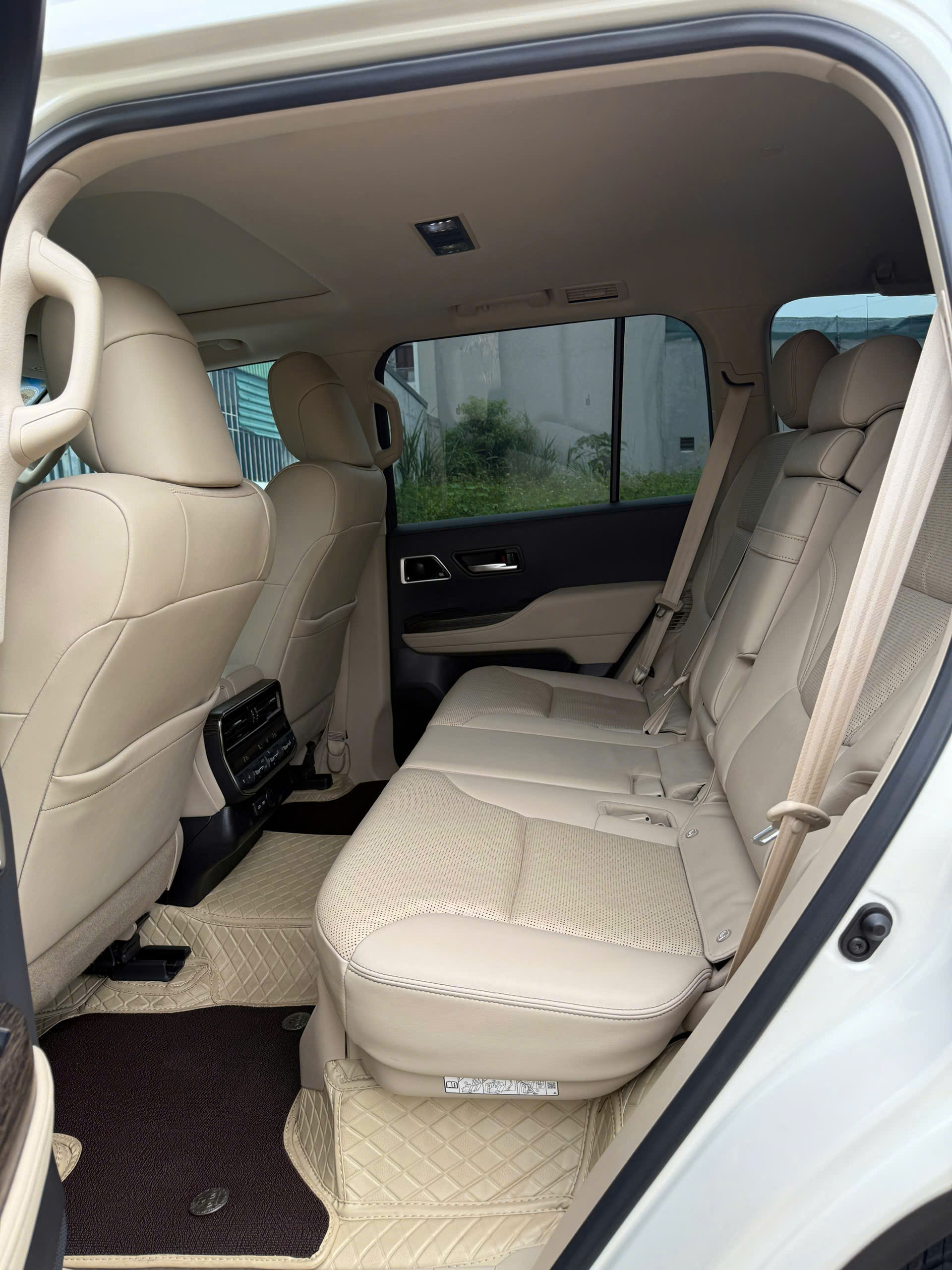 Cần bán Toyota Land Cruiser LC300 năm 2022, màu trắng, nhập khẩu nguyên chiếc