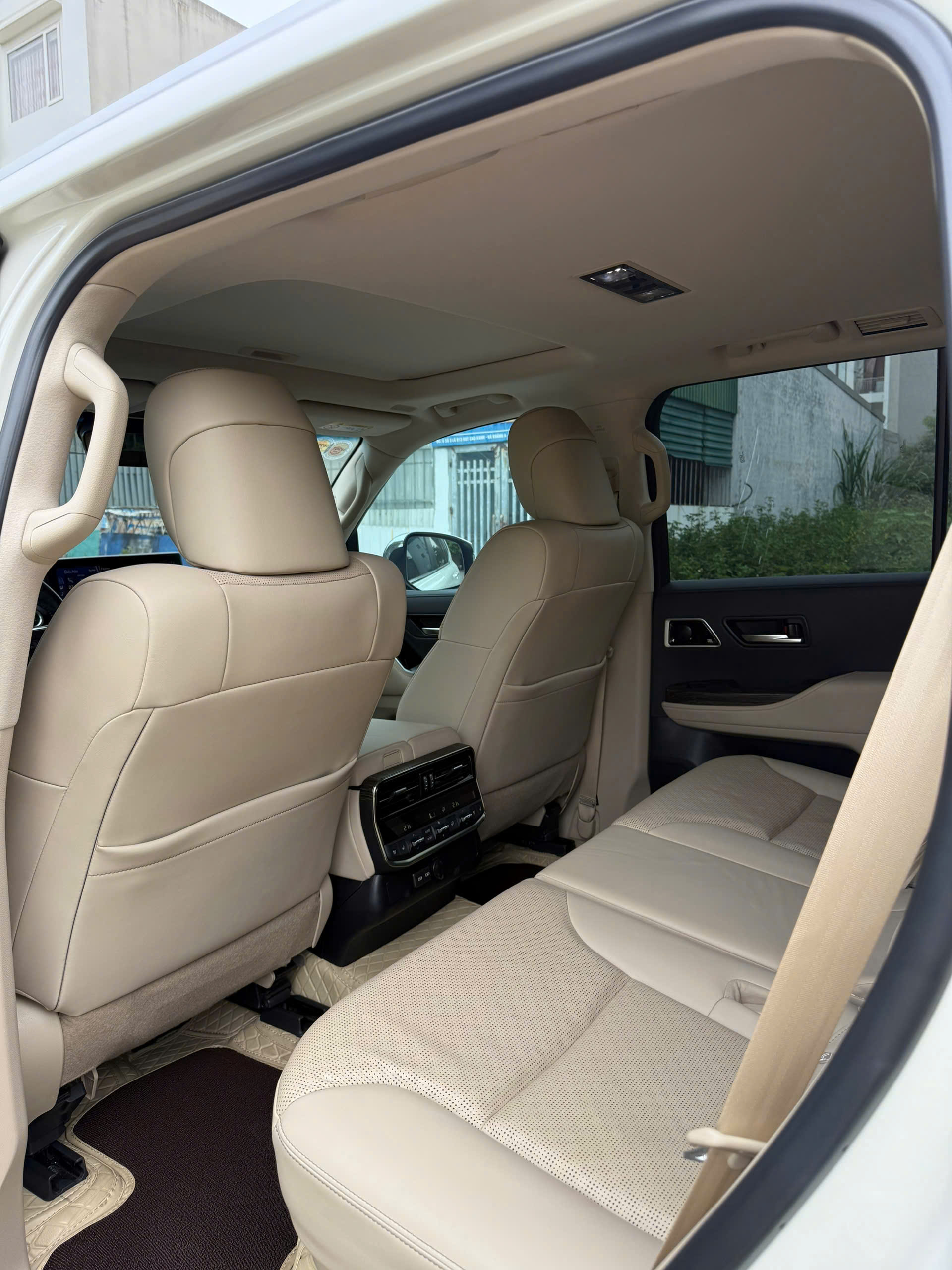 Cần bán Toyota Land Cruiser LC300 năm 2022, màu trắng, nhập khẩu nguyên chiếc