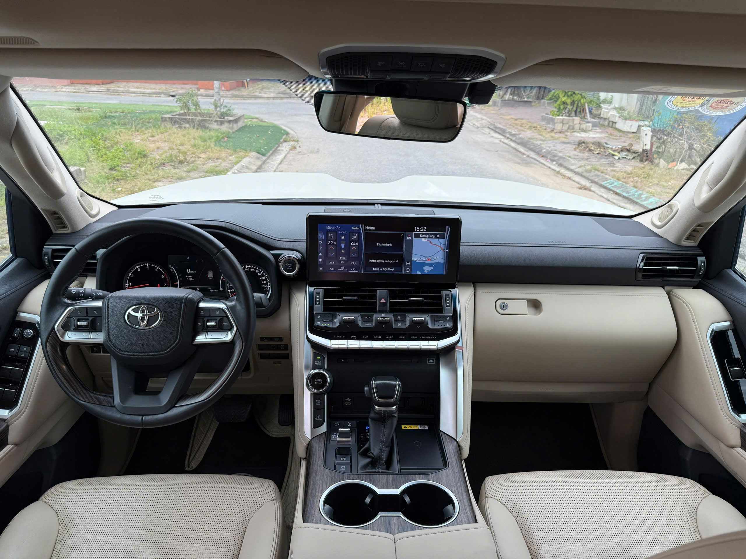 Cần bán Toyota Land Cruiser LC300 năm 2022, màu trắng, nhập khẩu nguyên chiếc