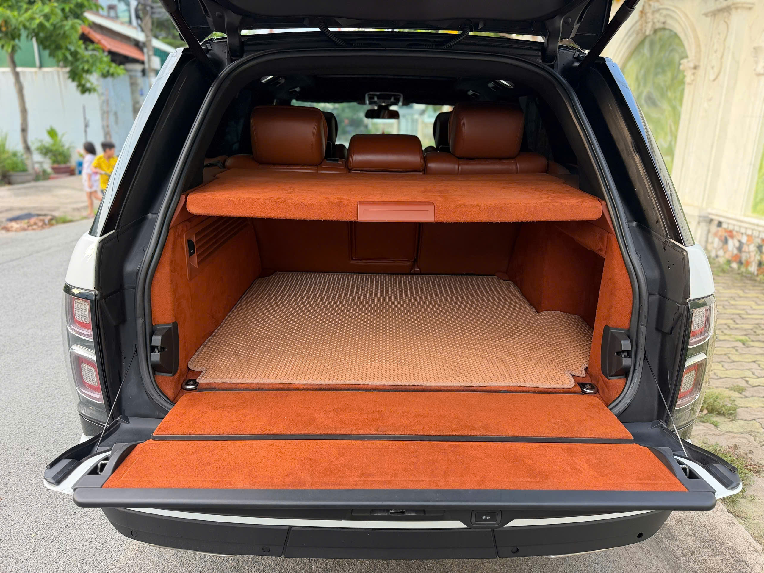 Bán LandRover Range Rover HSE LWB 3.0 sản xuất 2014, màu trắng, giá 1.599tỉ