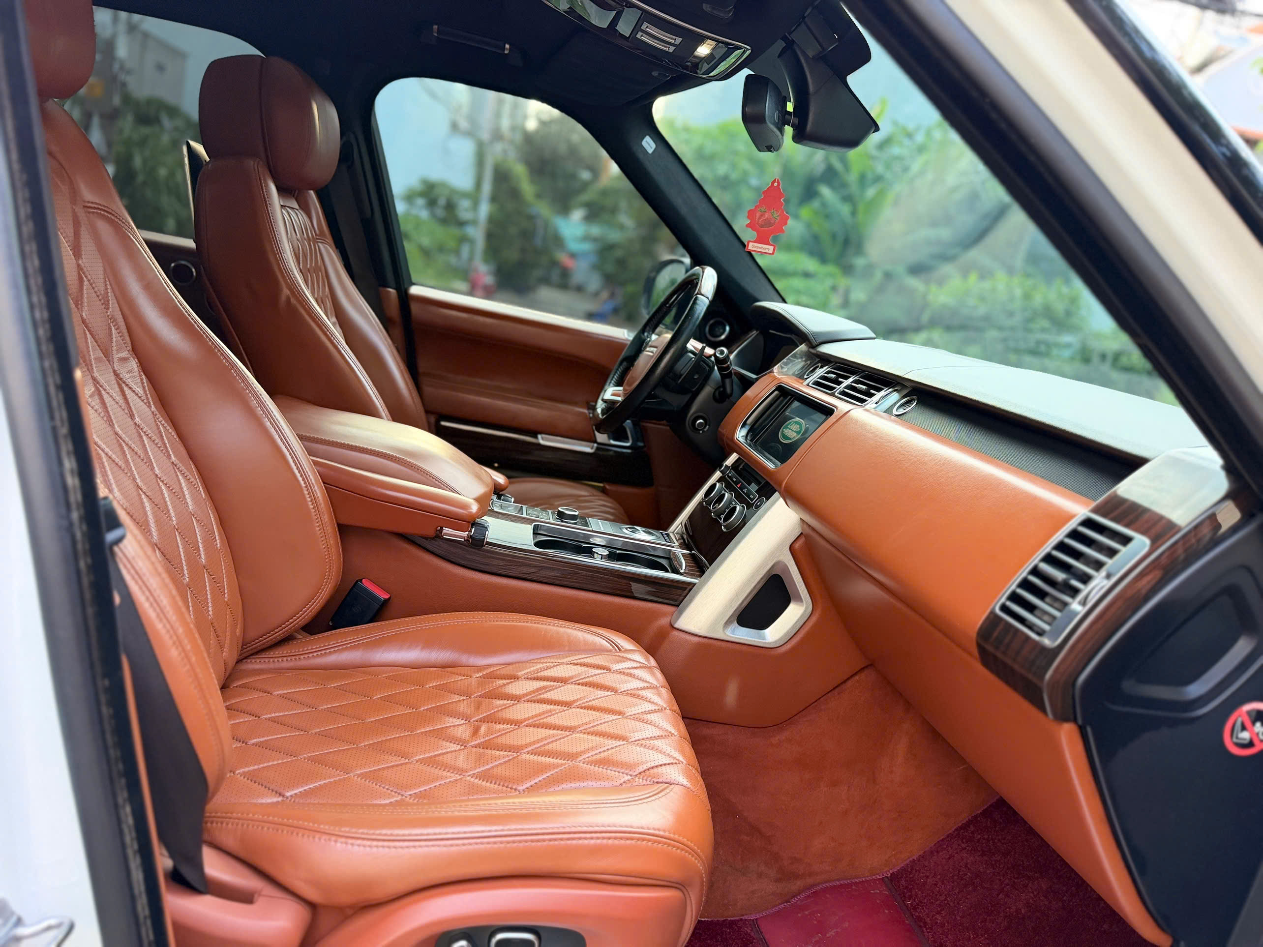 Bán LandRover Range Rover HSE LWB 3.0 sản xuất 2014, màu trắng, giá 1.599tỉ