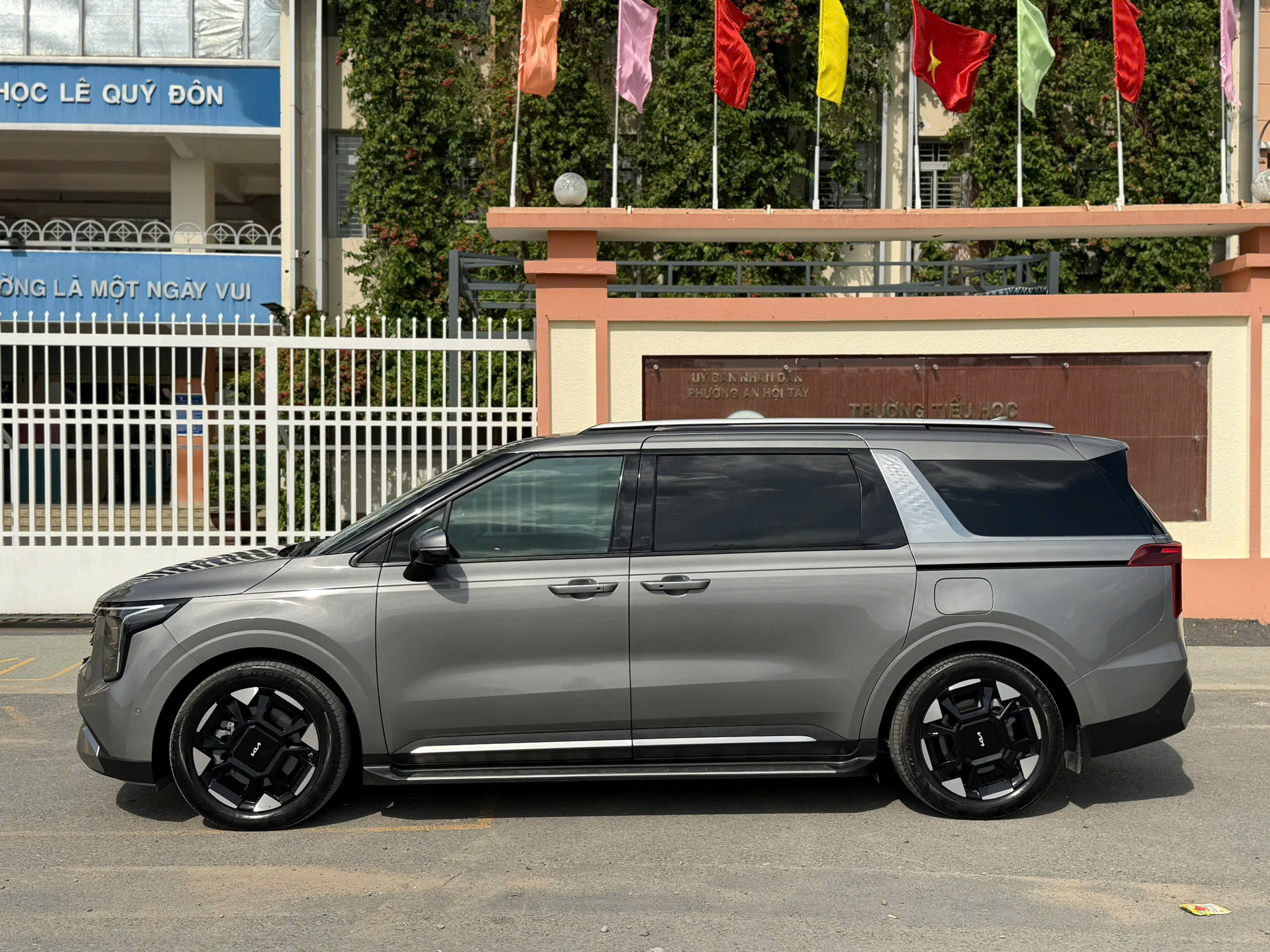 Bán xe Kia Carnival Signature 2.2D Full dầu sản xuất năm 2026, màu xám (ghi)
