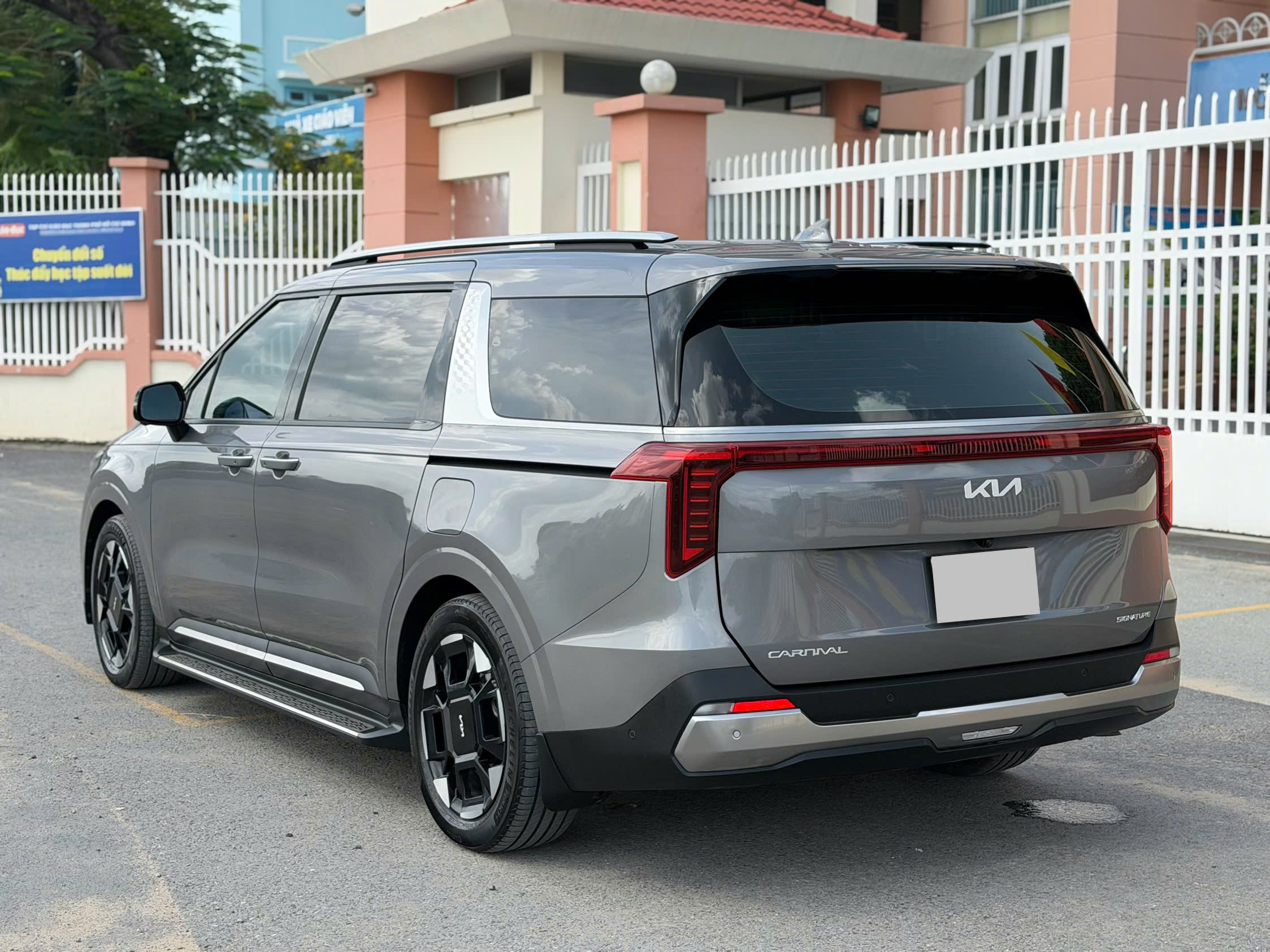 Bán xe Kia Carnival Signature 2.2D Full dầu sản xuất năm 2026, màu xám (ghi)