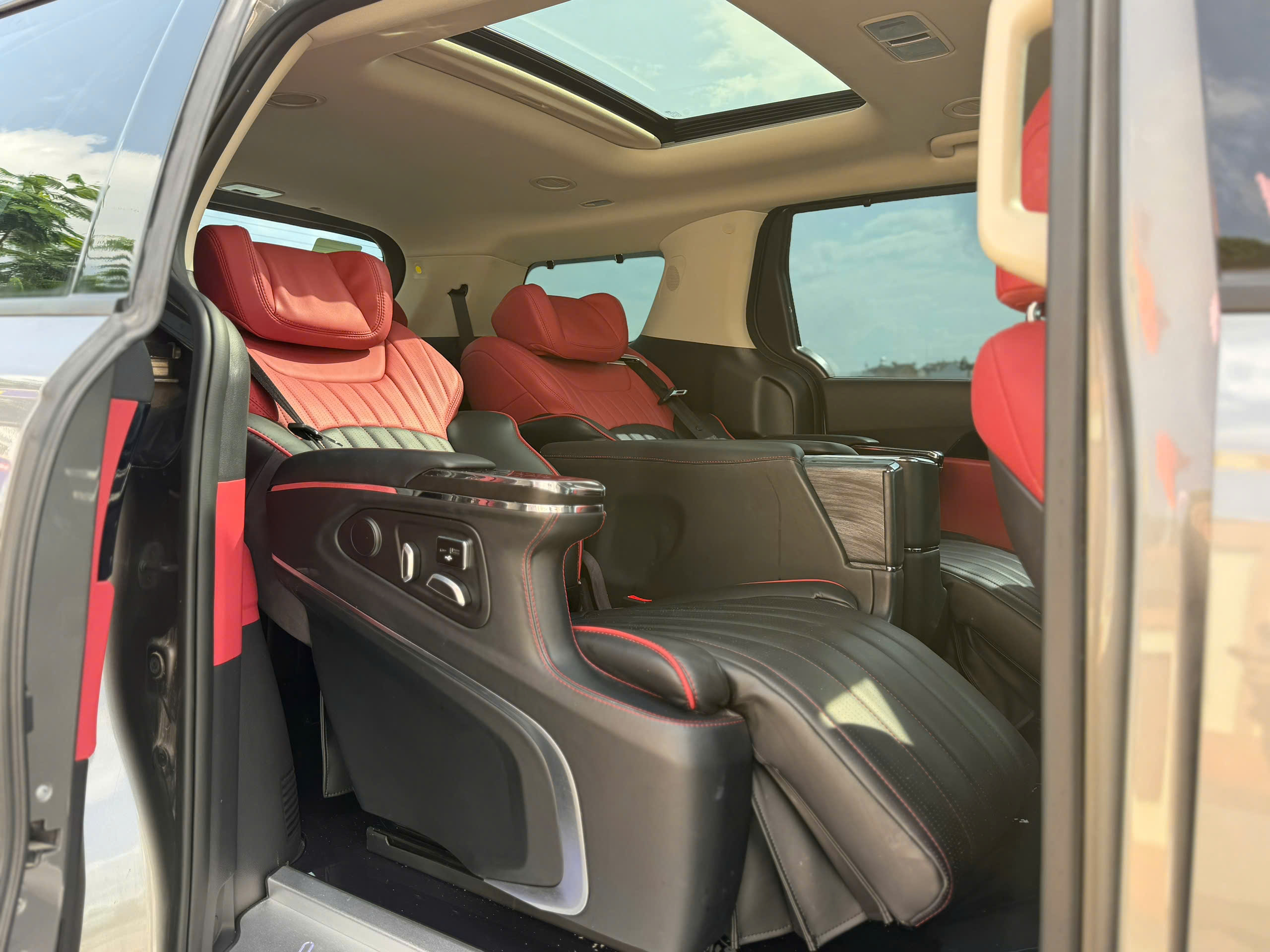 Bán xe Kia Carnival Signature 2.2D Full dầu sản xuất năm 2026, màu xám (ghi)