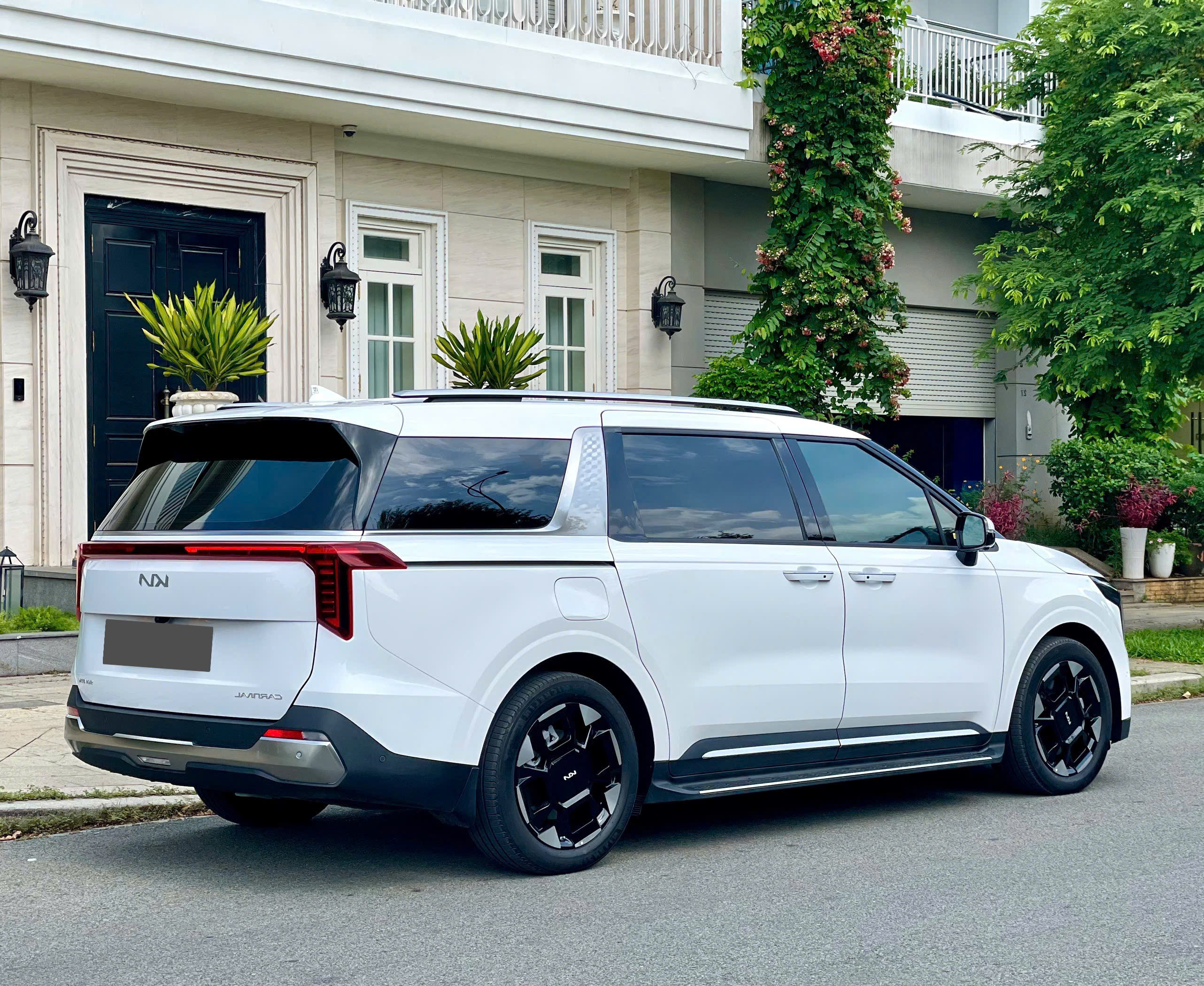 Cần bán xe Kia Carnival Signature 2.2D Full dầu sản xuất năm 2026, màu trắng, giá 1.539tỉ