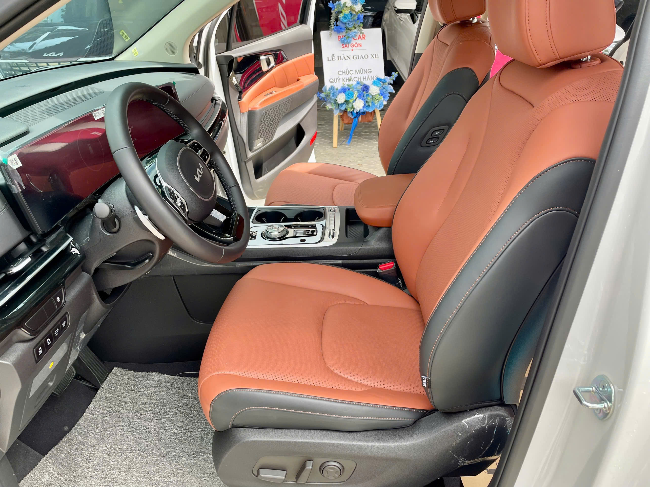 Cần bán xe Kia Carnival Signature 2.2D Full dầu sản xuất năm 2026, màu trắng, giá 1.539tỉ