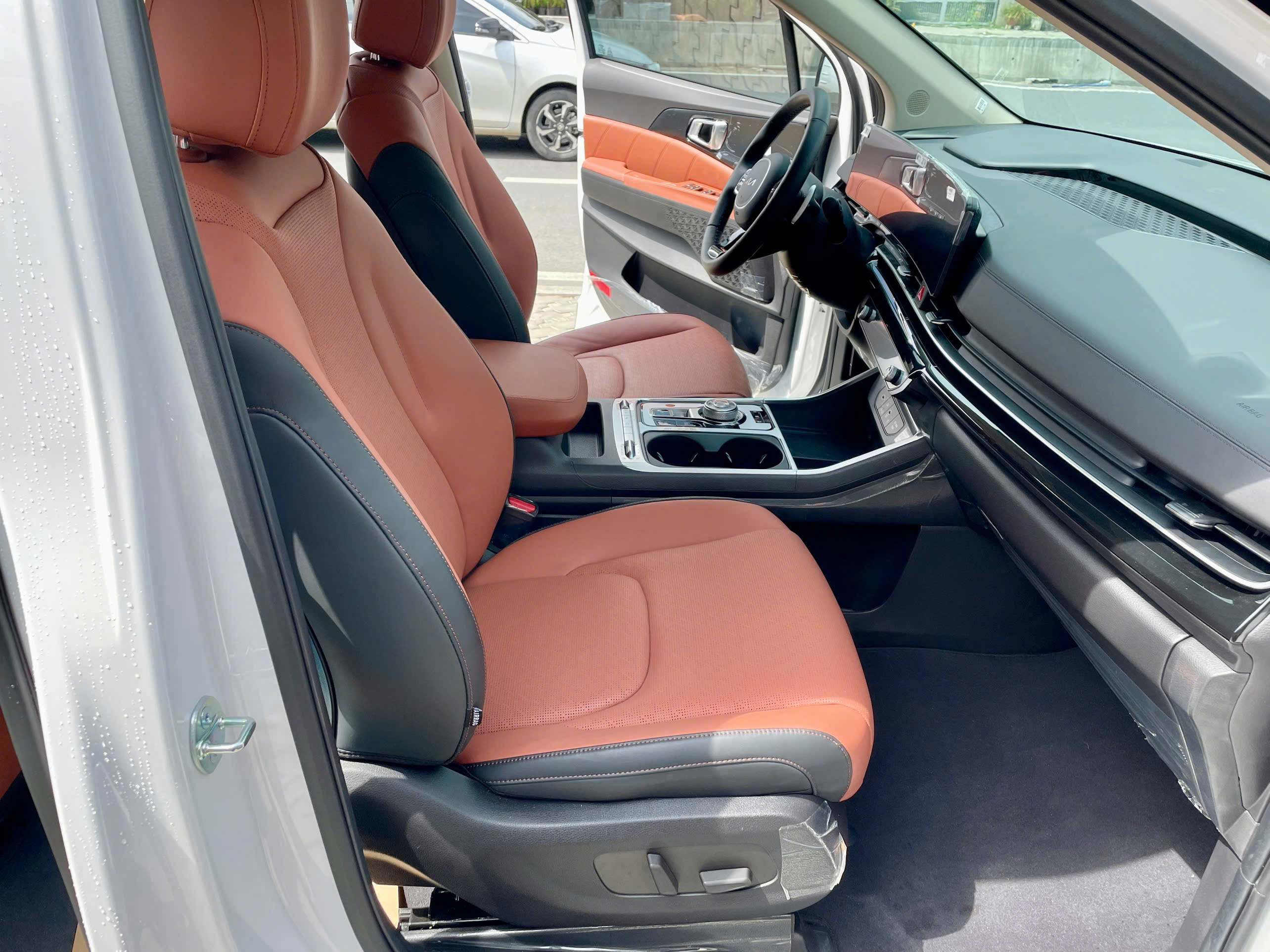 Cần bán xe Kia Carnival Signature 2.2D Full dầu sản xuất năm 2026, màu trắng, giá 1.539tỉ