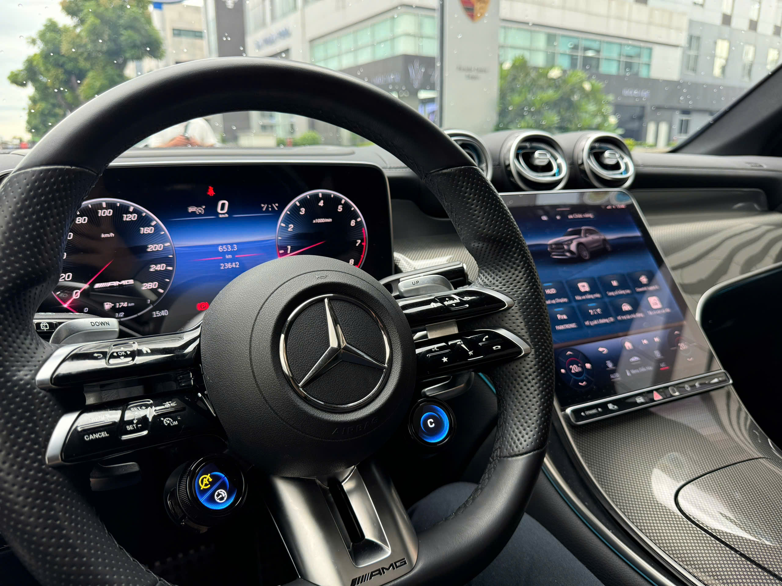 Bán Mercedes-Benz GLC-Class 300 4Matic năm 2024, màu trắng