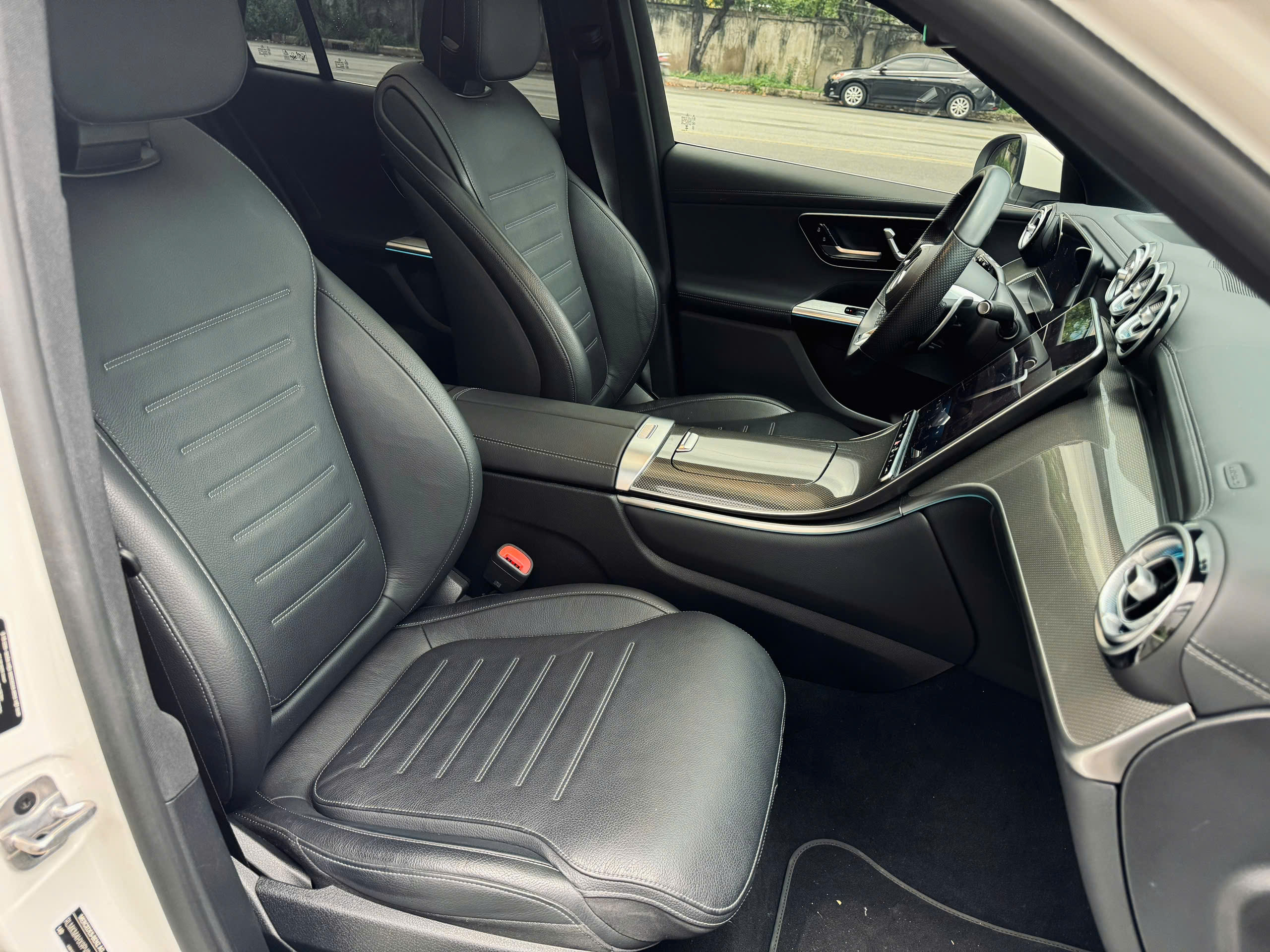 Bán Mercedes-Benz GLC-Class 300 4Matic năm 2024, màu trắng