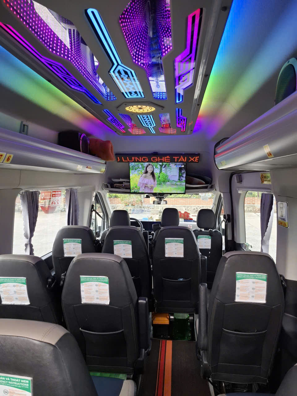Cần bán Ford Transit Premium 16 chỗ – Đời 2024