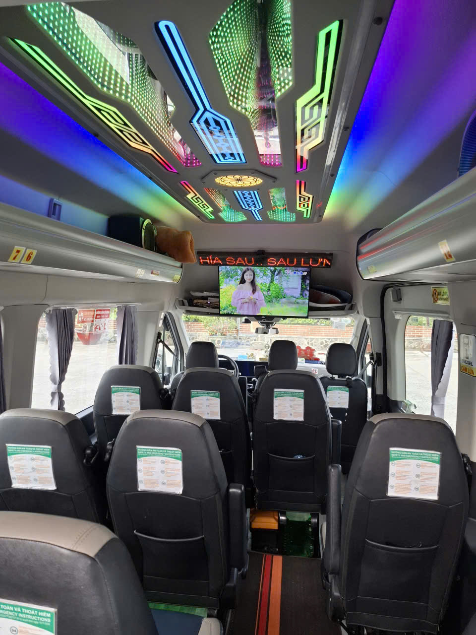 Cần bán Ford Transit Premium 16 chỗ – Đời 2024